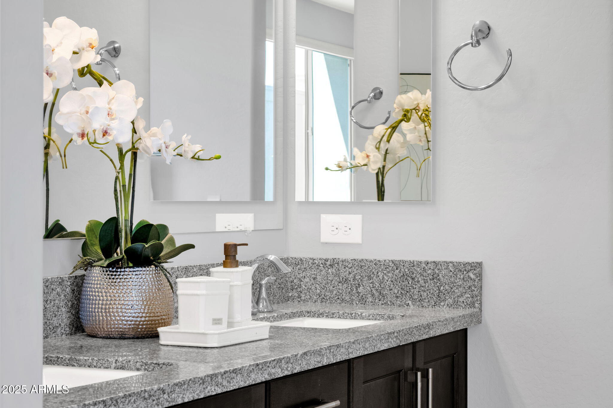 7449 E VIA DE LUNA Drive