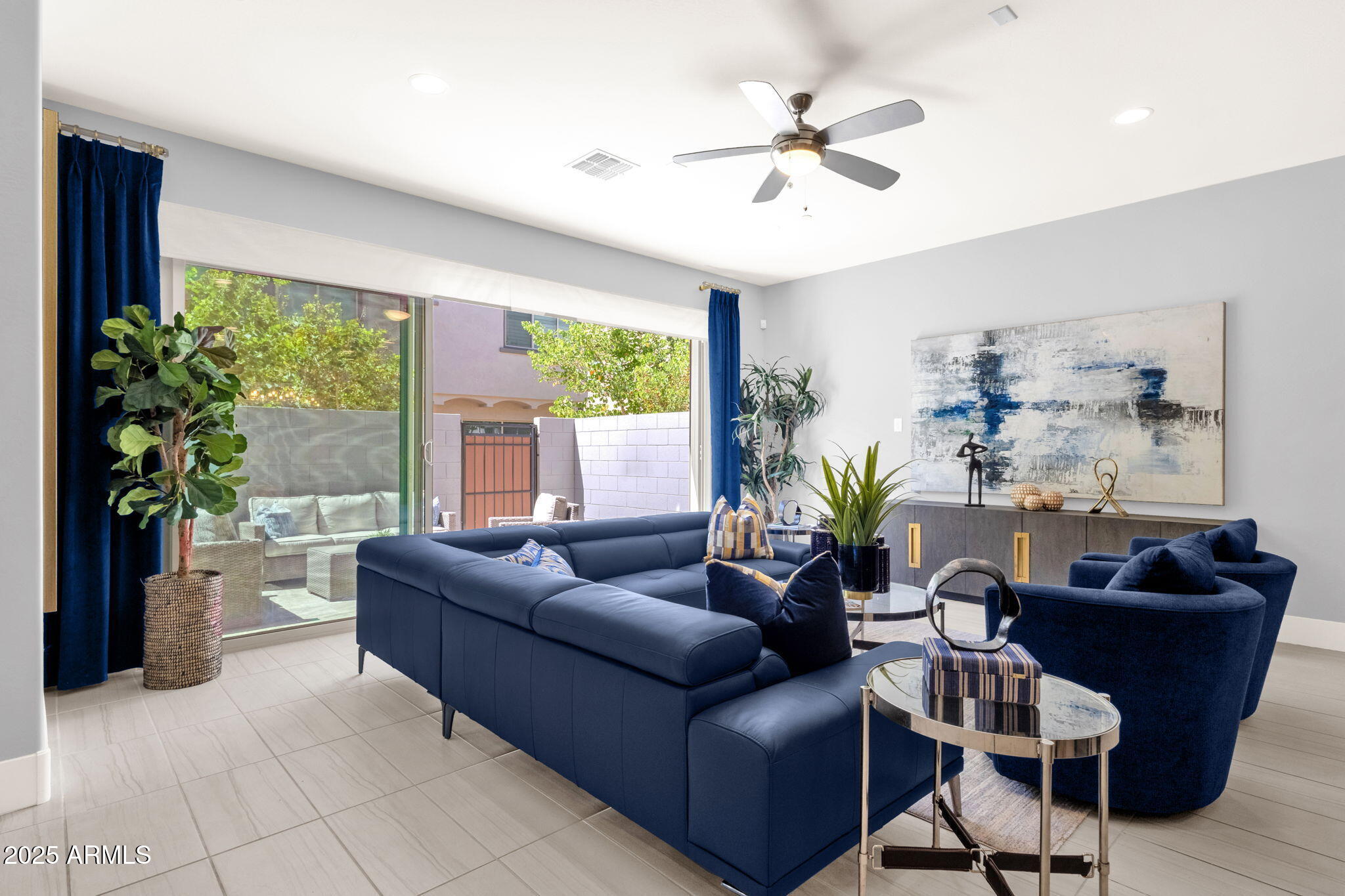 7449 E VIA DE LUNA Drive