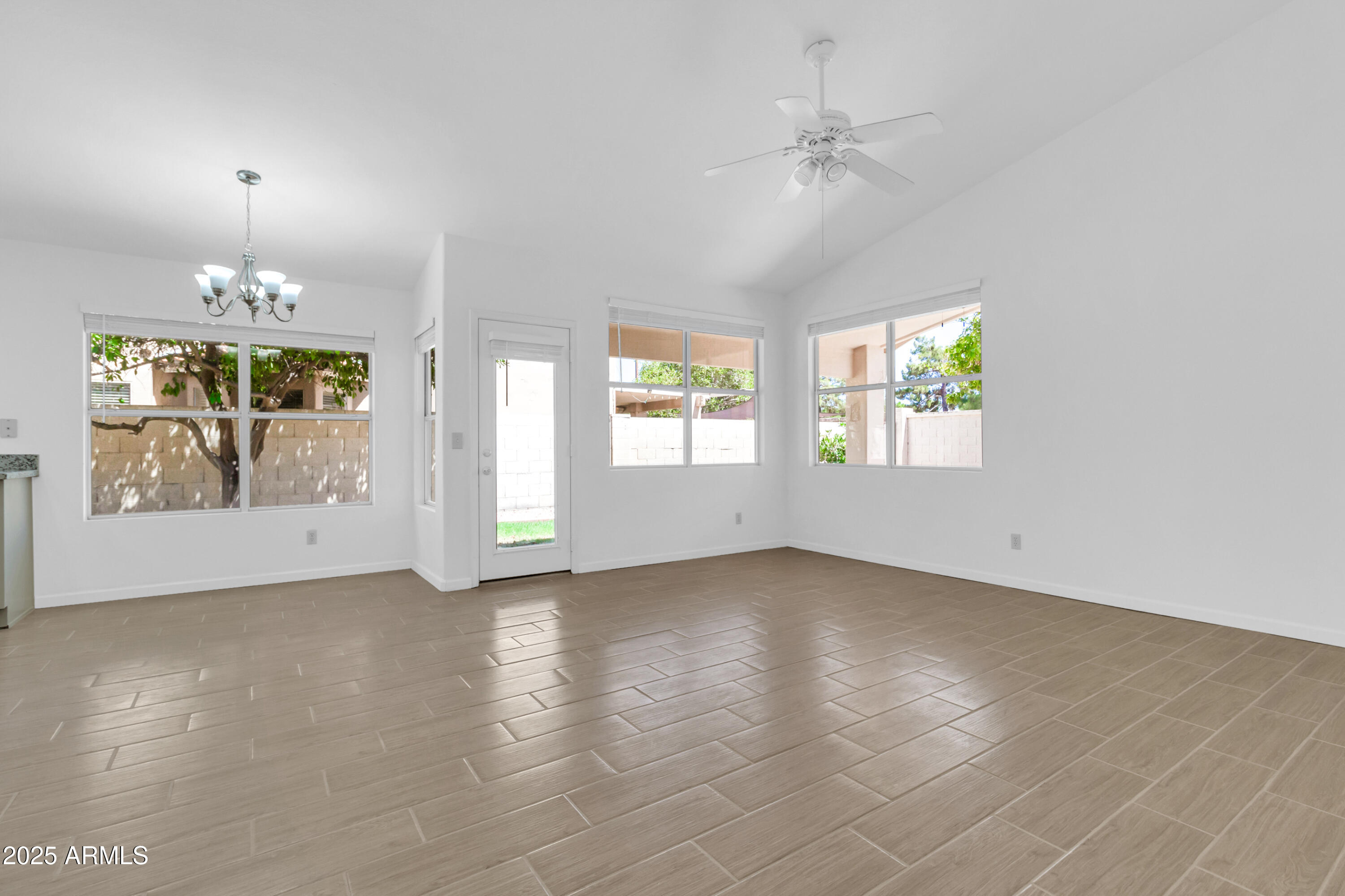 1511 W WILDHORSE Court