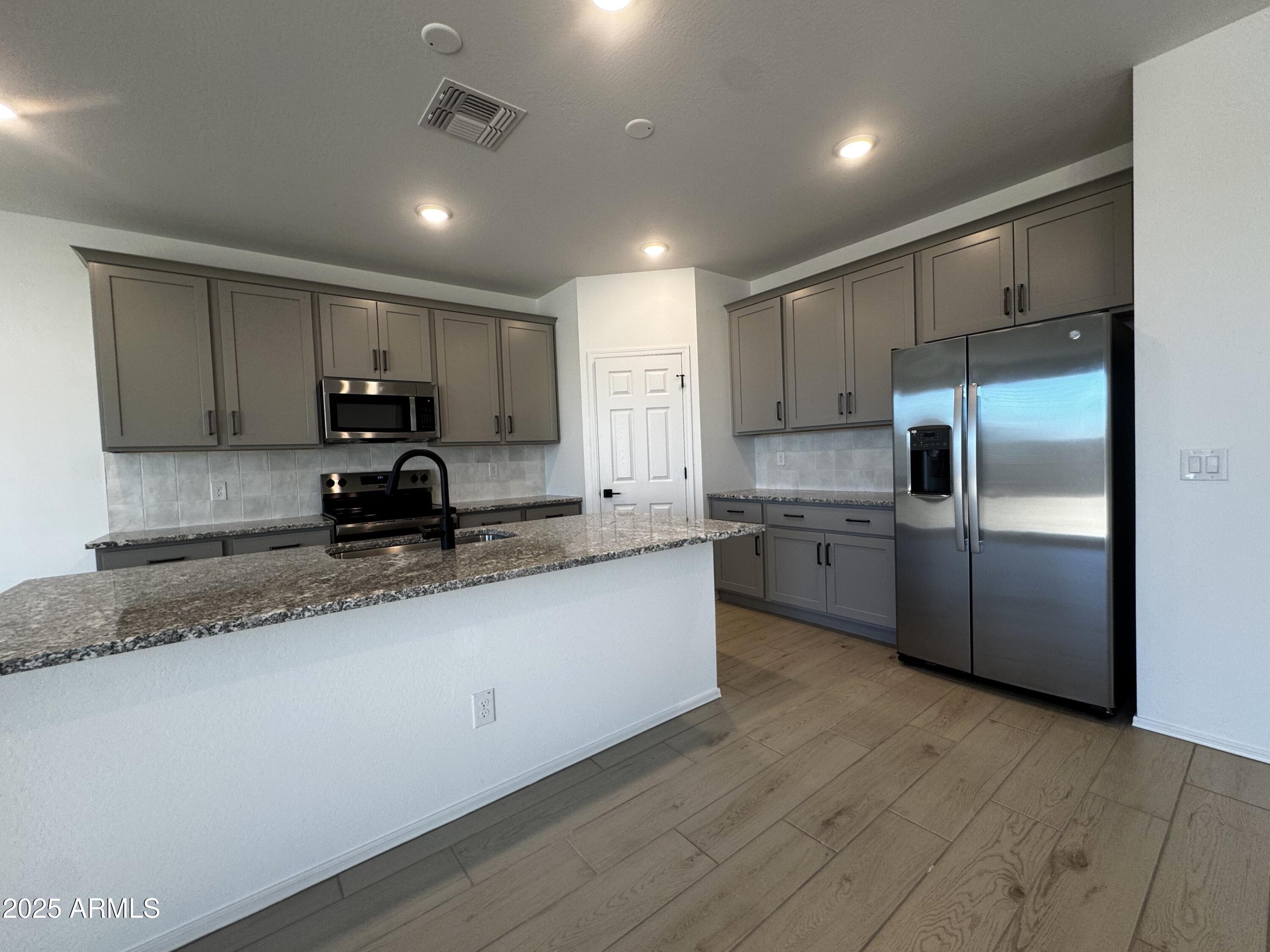 24153 W BOWKER Street