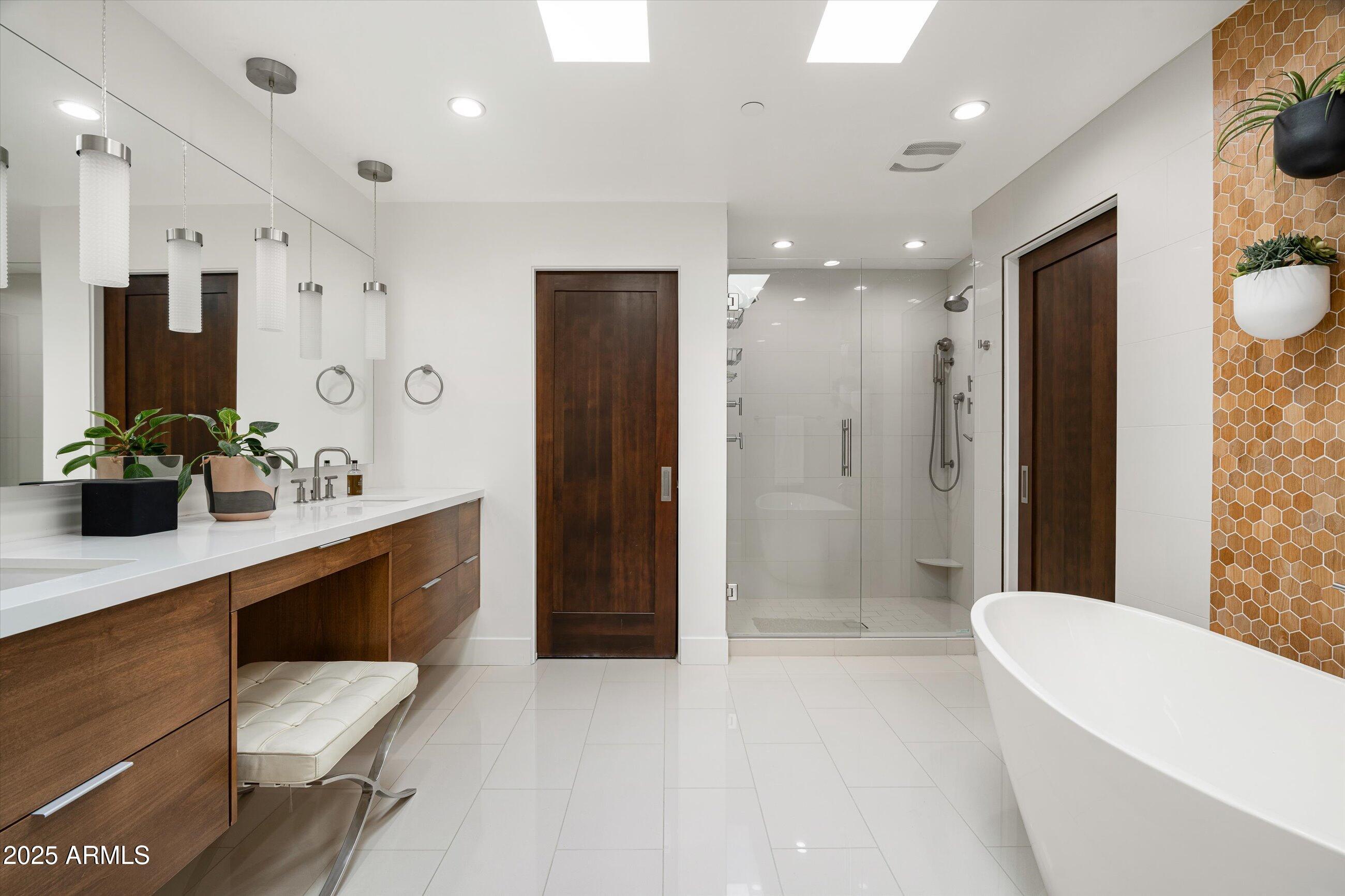 6909 E MONTEBELLO Avenue