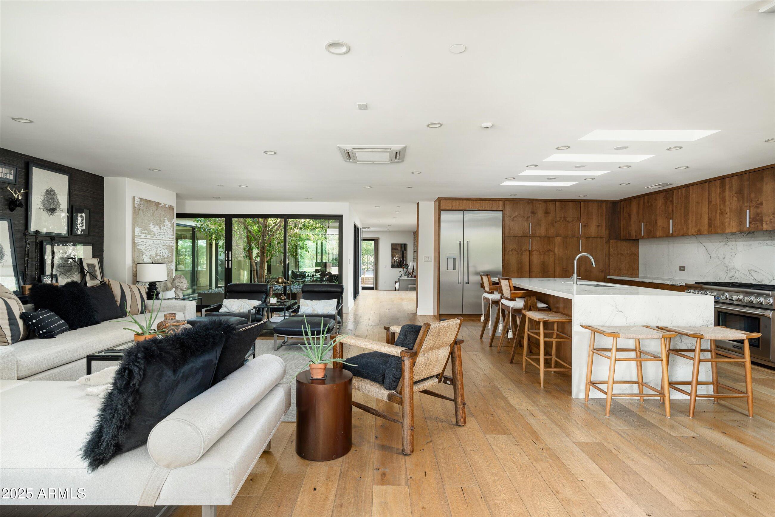 6909 E MONTEBELLO Avenue