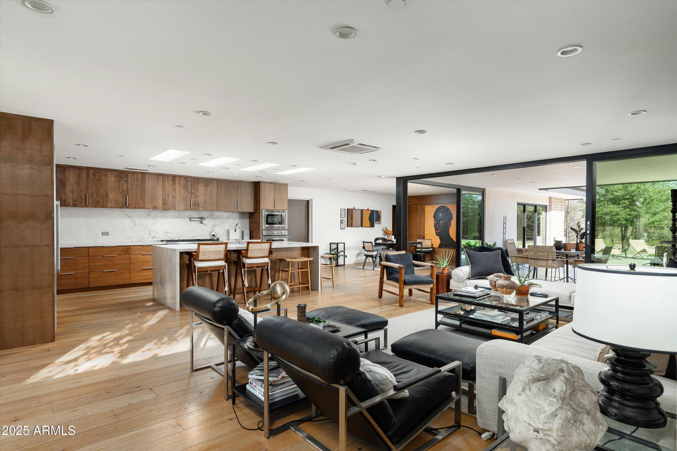 6909 E MONTEBELLO Avenue