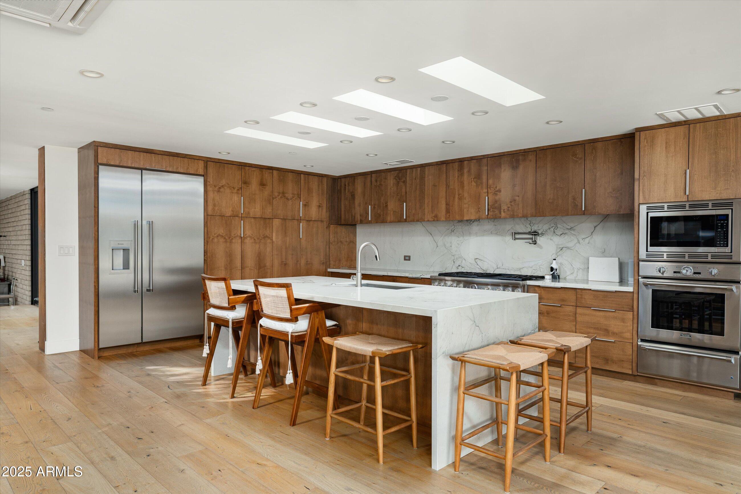 6909 E MONTEBELLO Avenue