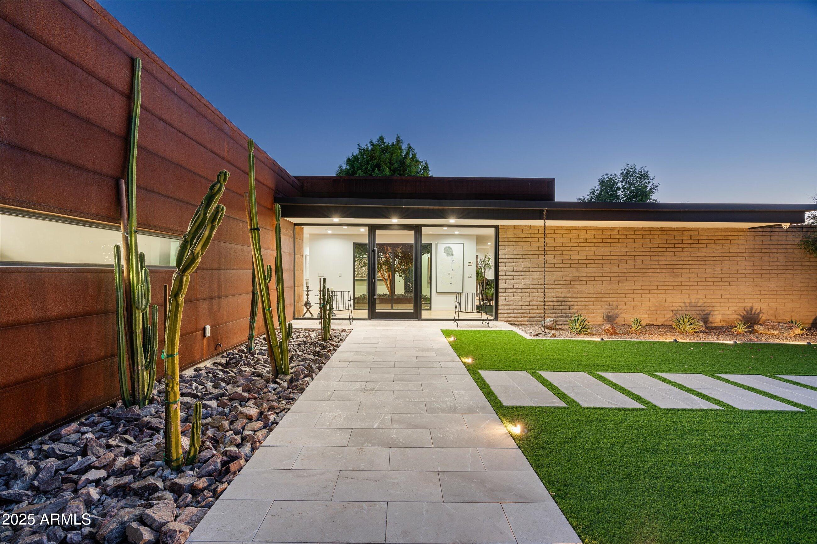 6909 E MONTEBELLO Avenue