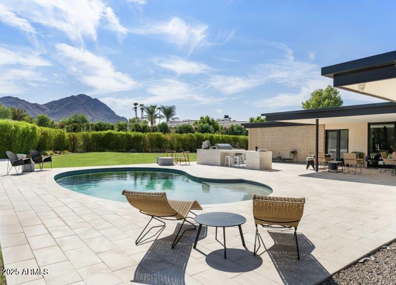 6909 E MONTEBELLO Avenue