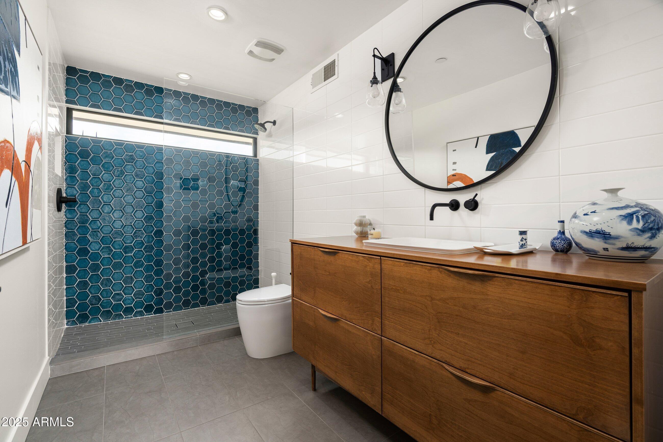 6909 E MONTEBELLO Avenue