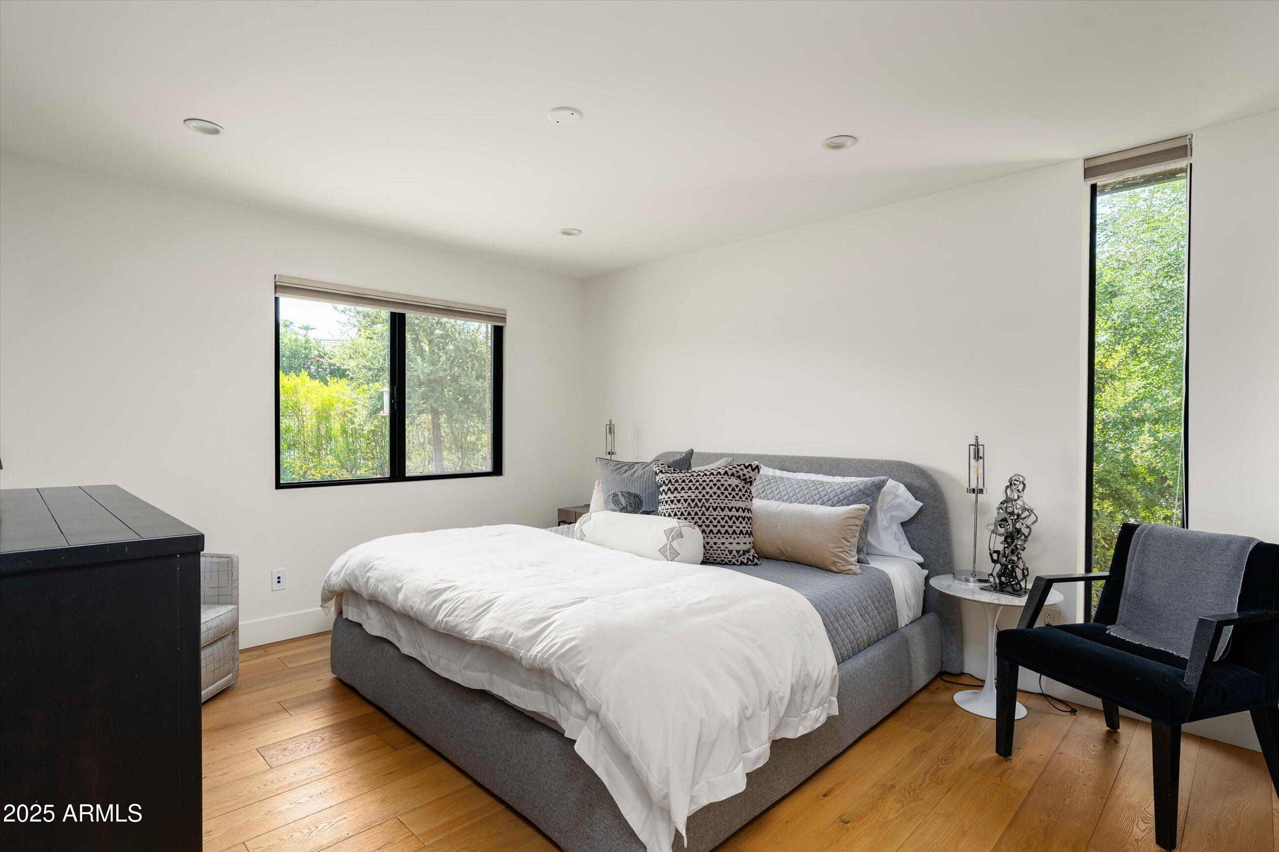 6909 E MONTEBELLO Avenue