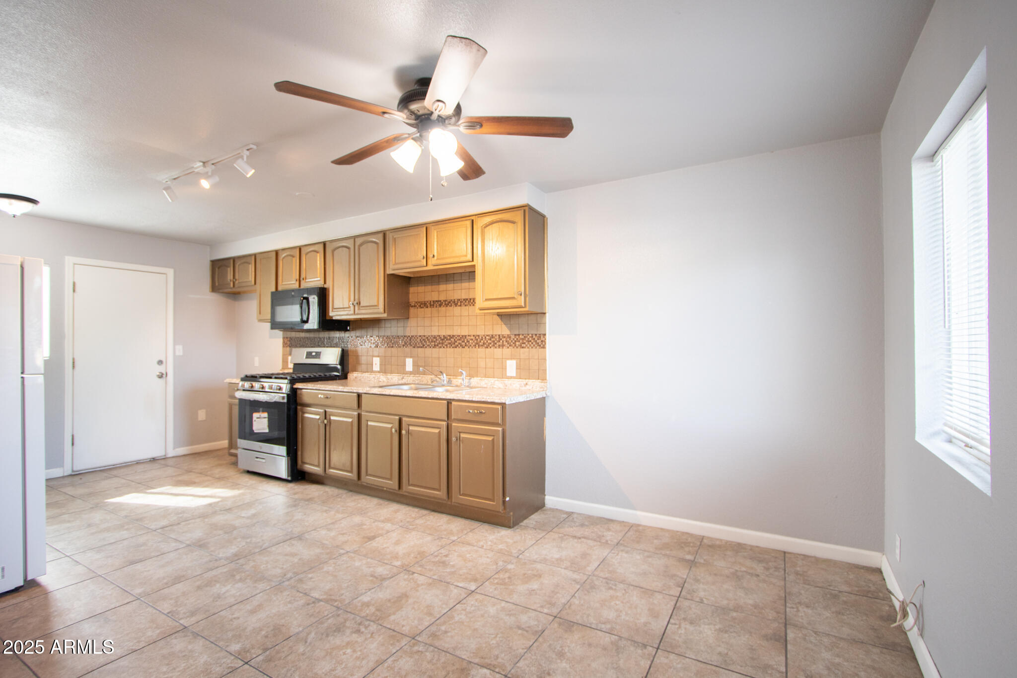 2646 E WILLETTA Street