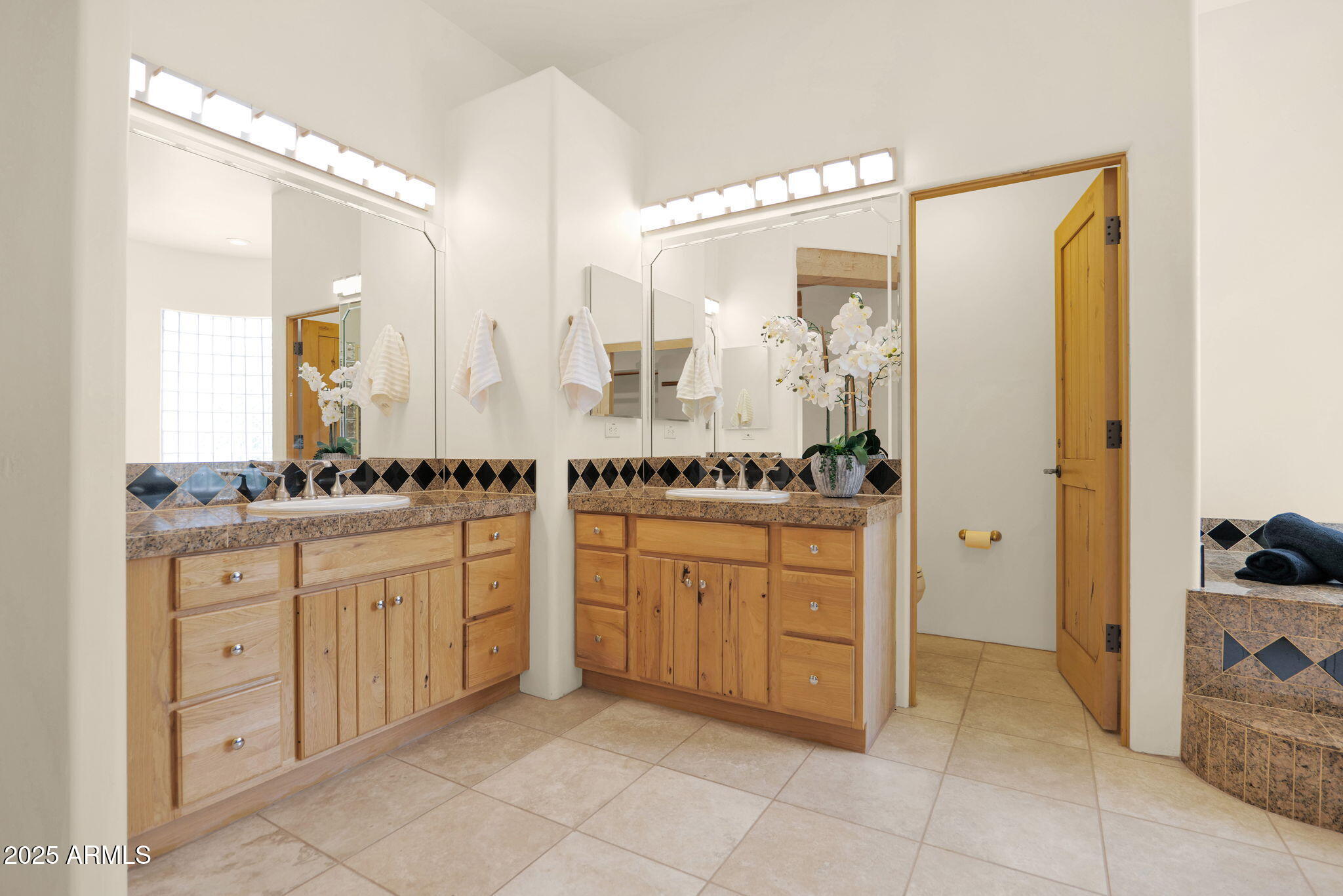 7130 E SADDLEBACK Street, 5