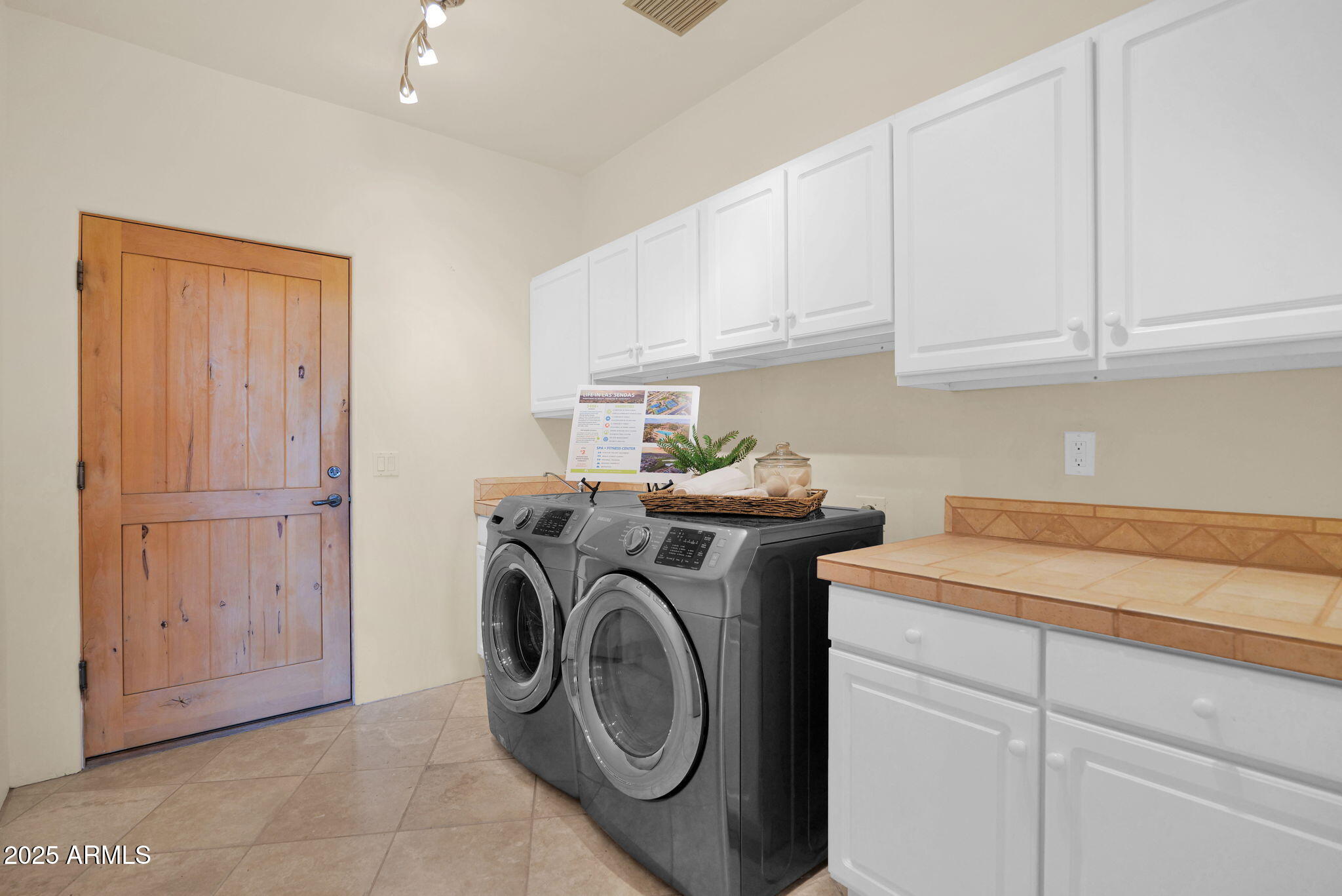 7130 E SADDLEBACK Street, 5