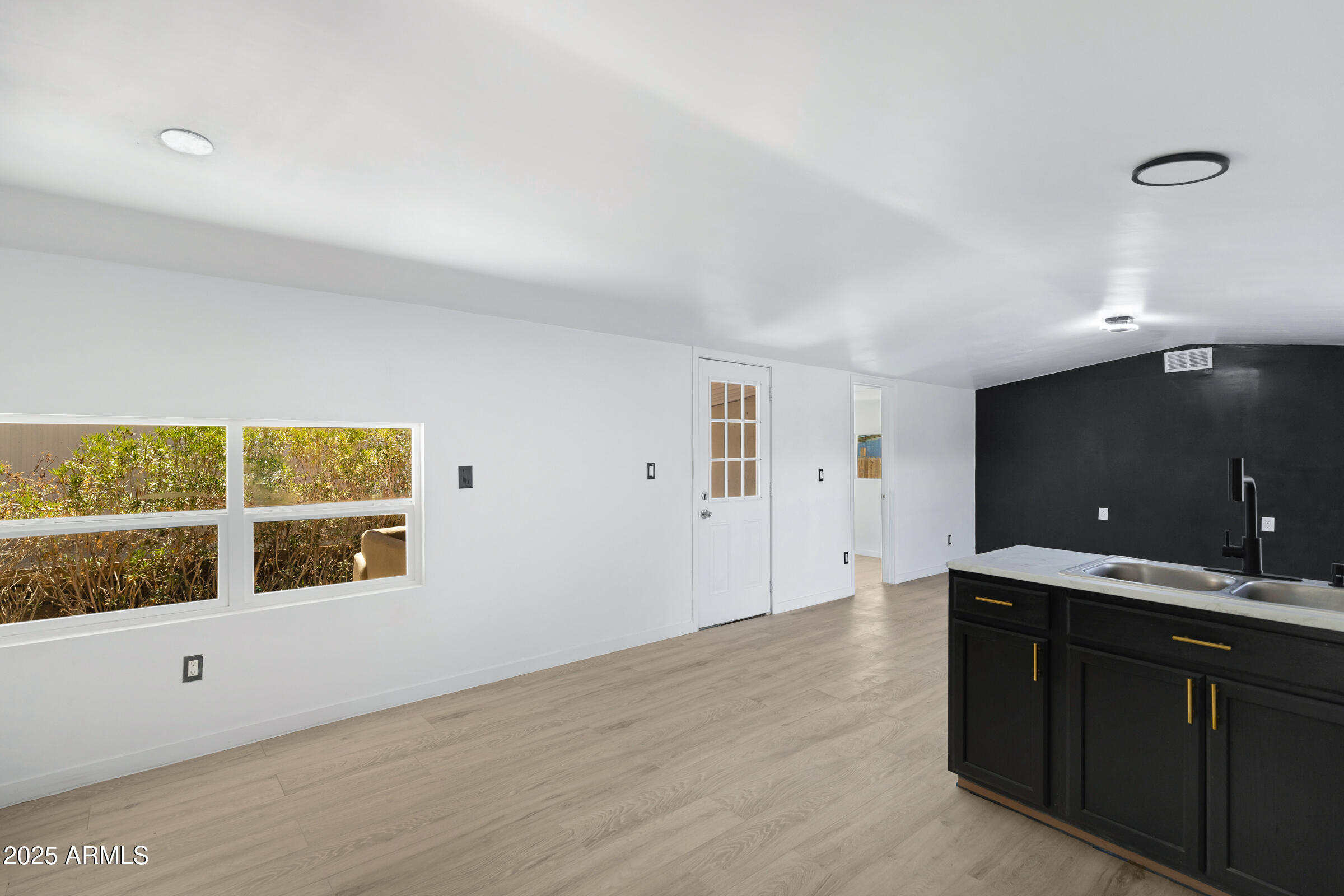 1650 S Arizona Avenue, 173