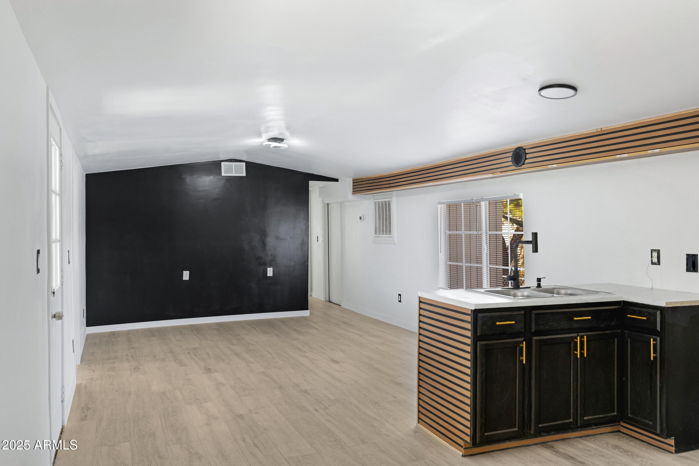 1650 S Arizona Avenue, 173