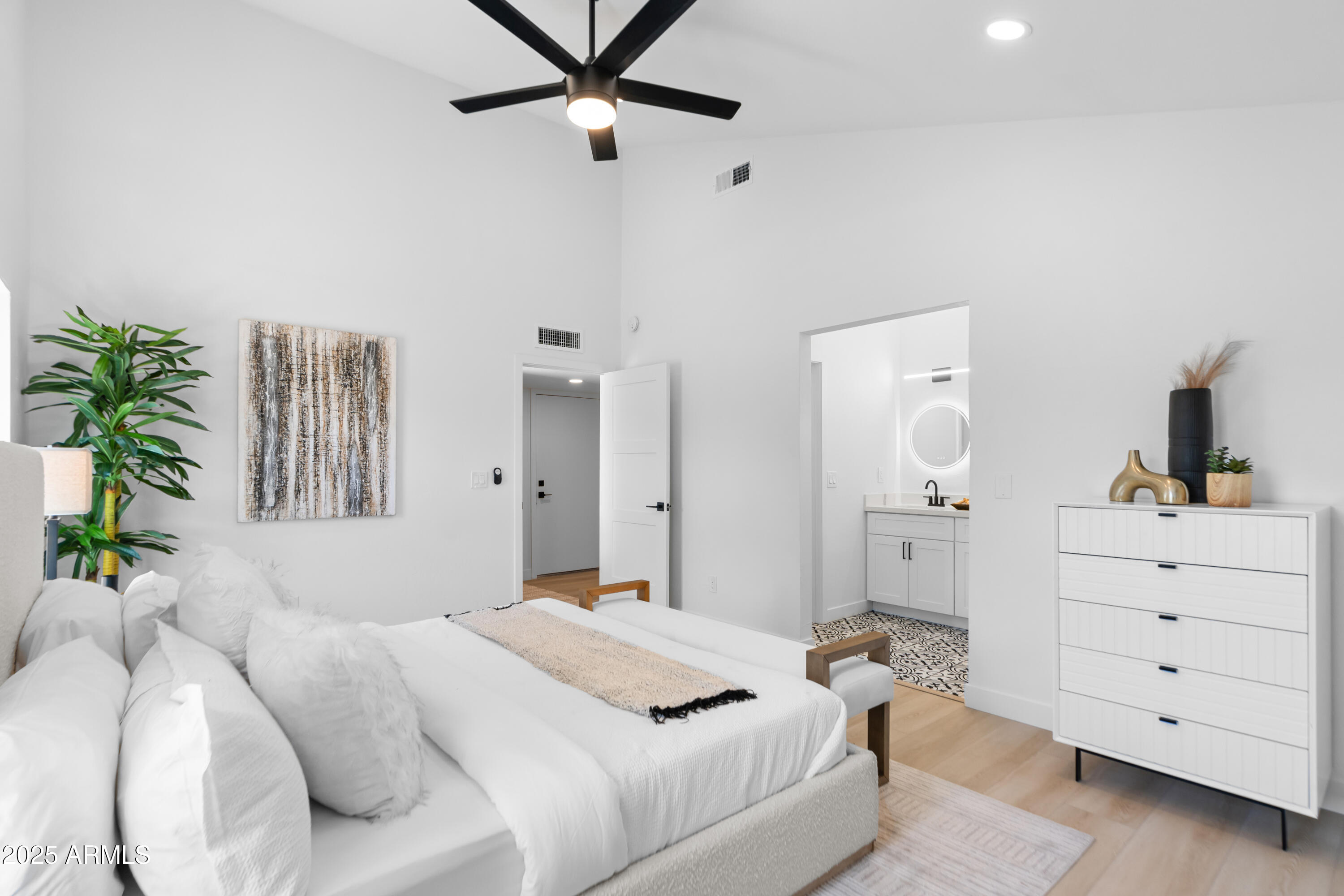 5532 E VIRGINIA Avenue