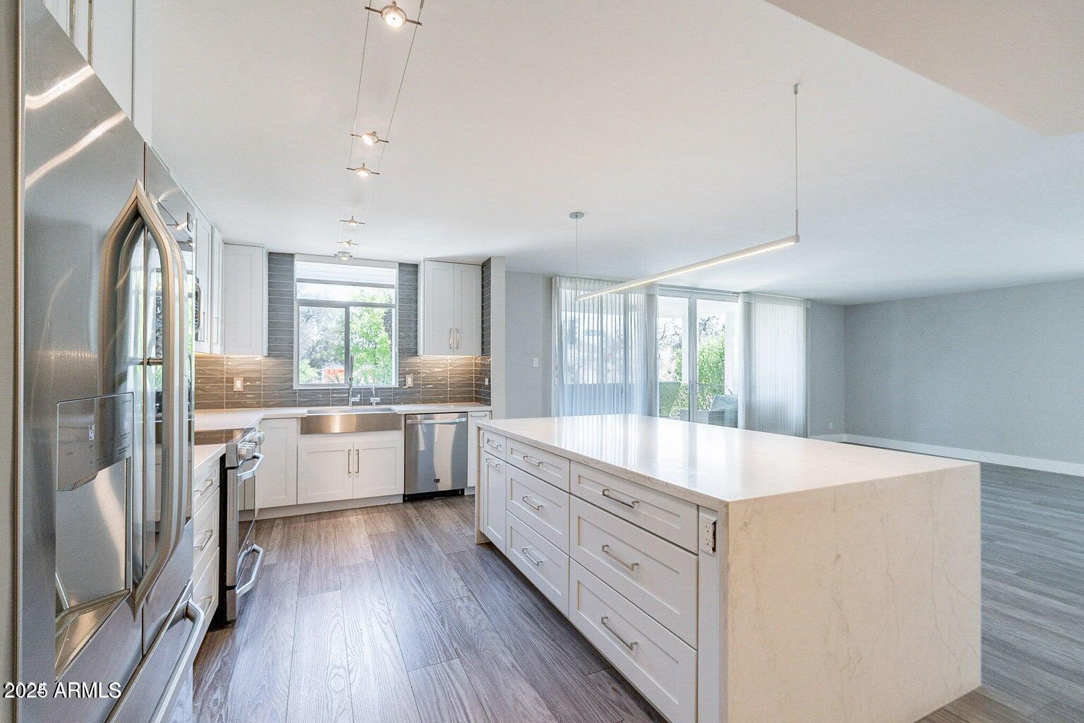 6502 N Central Avenue, A103