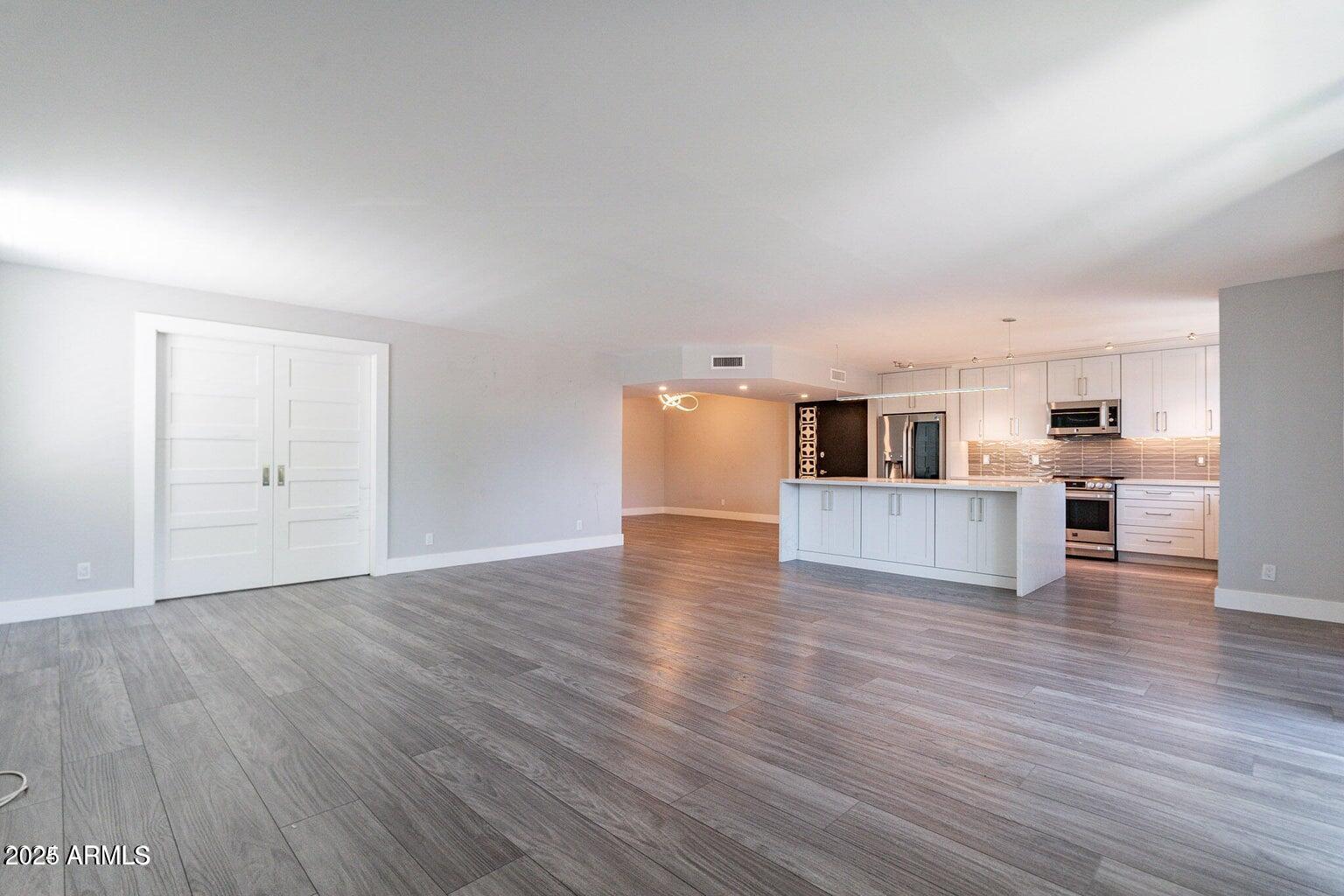 6502 N Central Avenue, A103