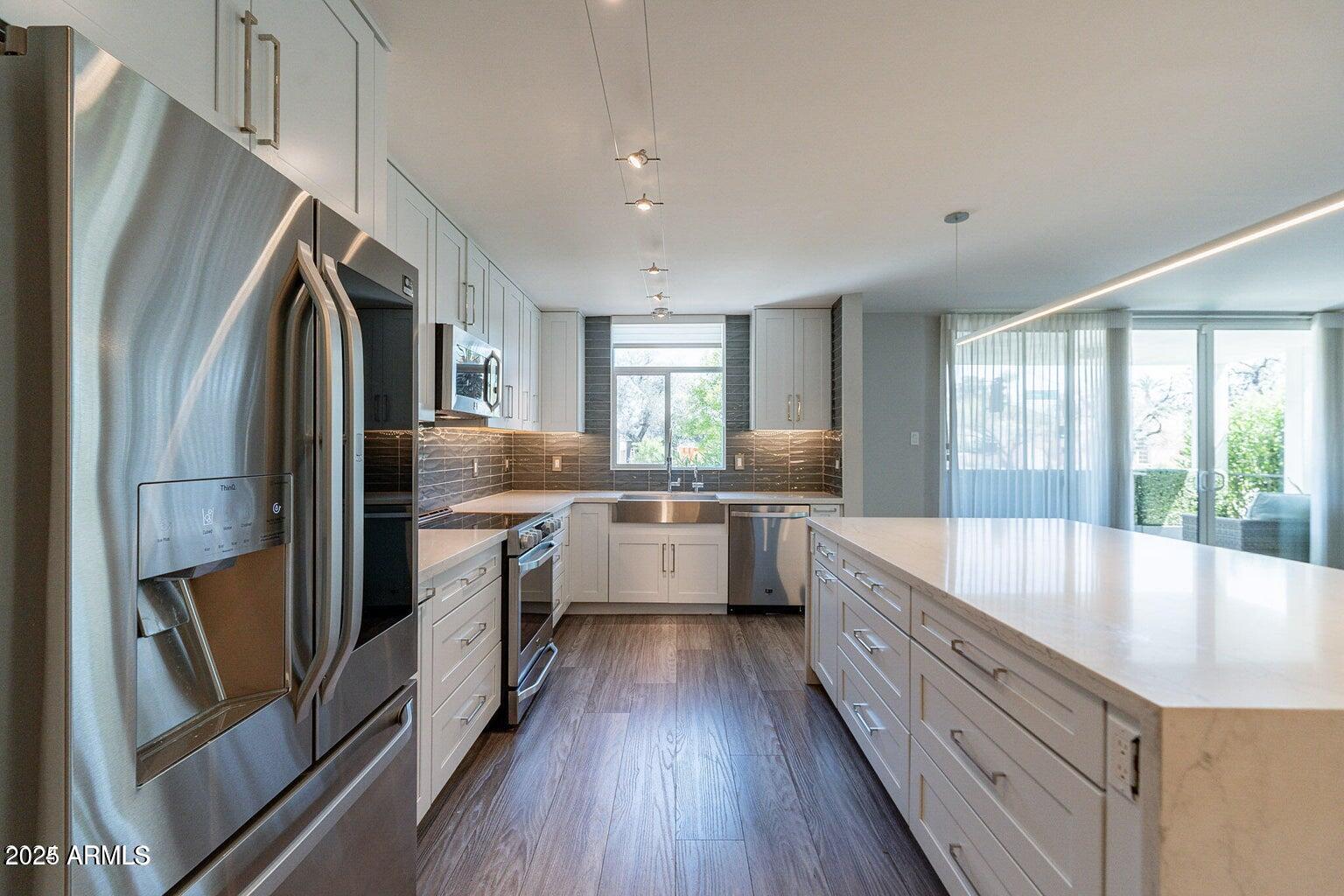 6502 N Central Avenue, A103