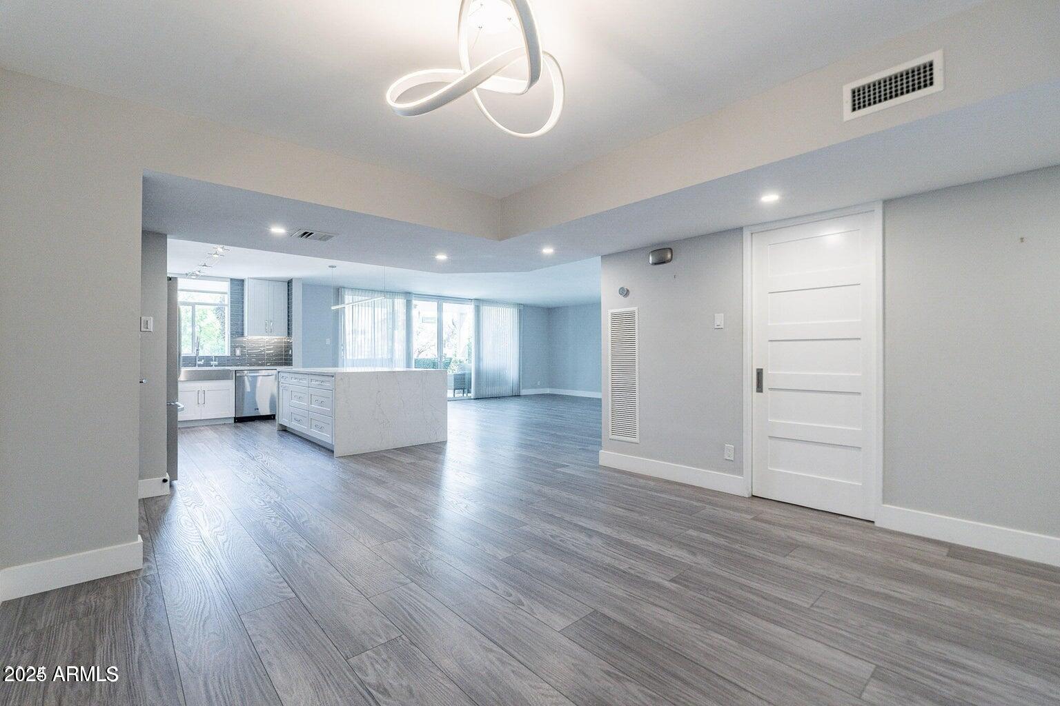 6502 N Central Avenue, A103