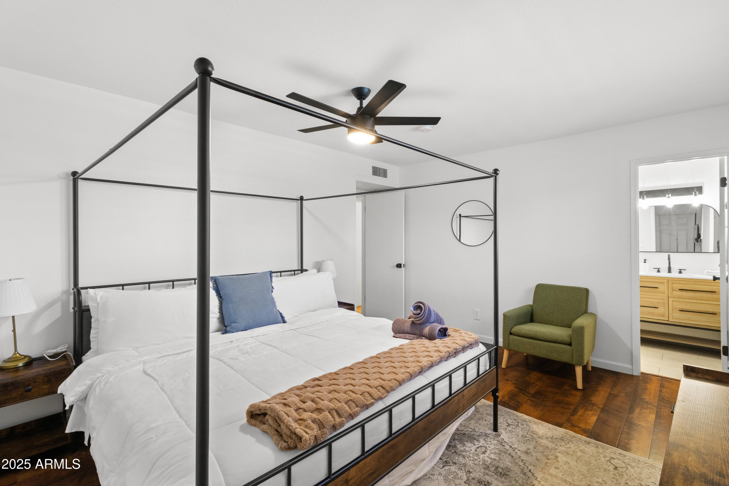 2122 E Palmcroft Drive