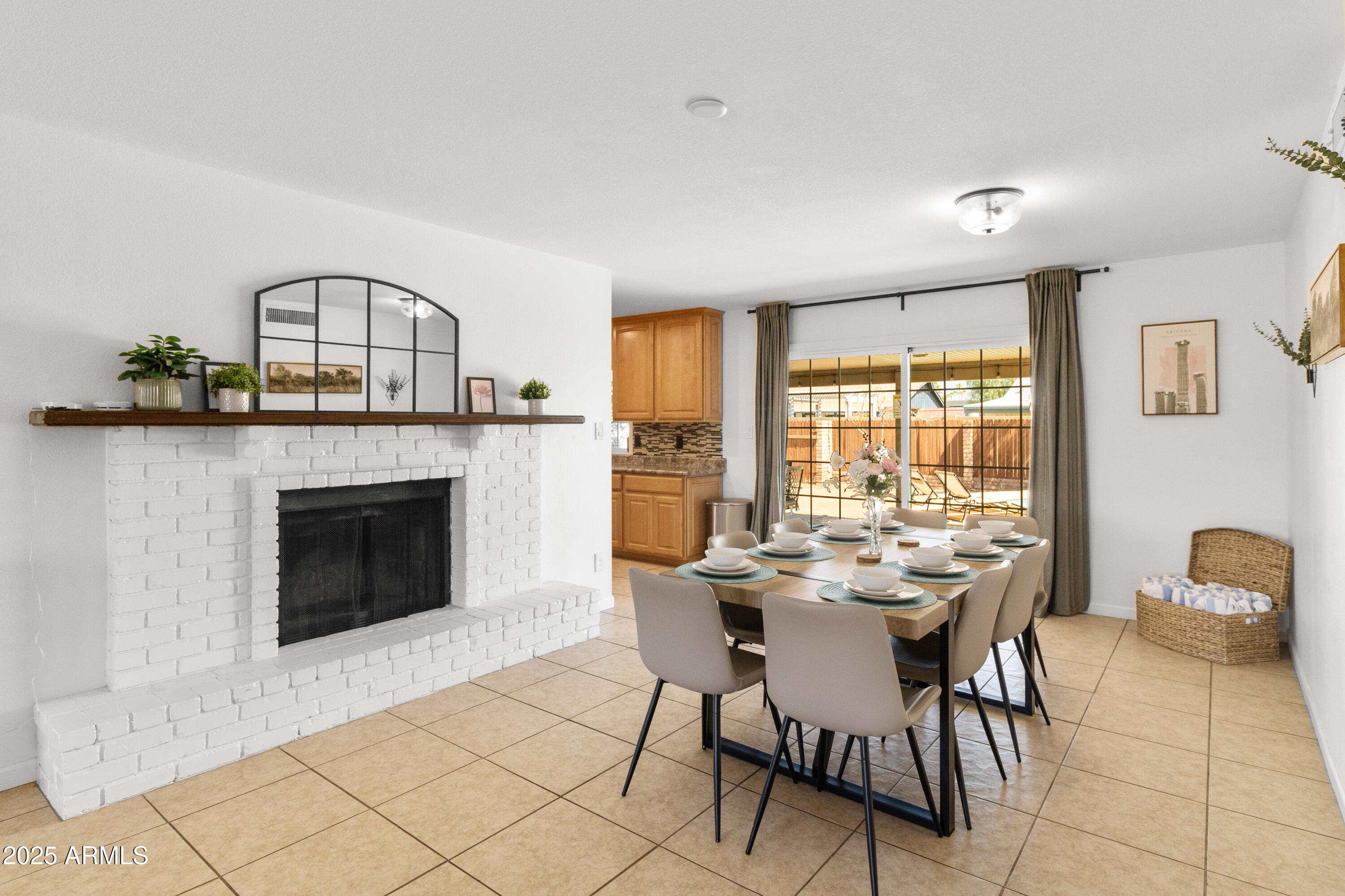 2122 E Palmcroft Drive