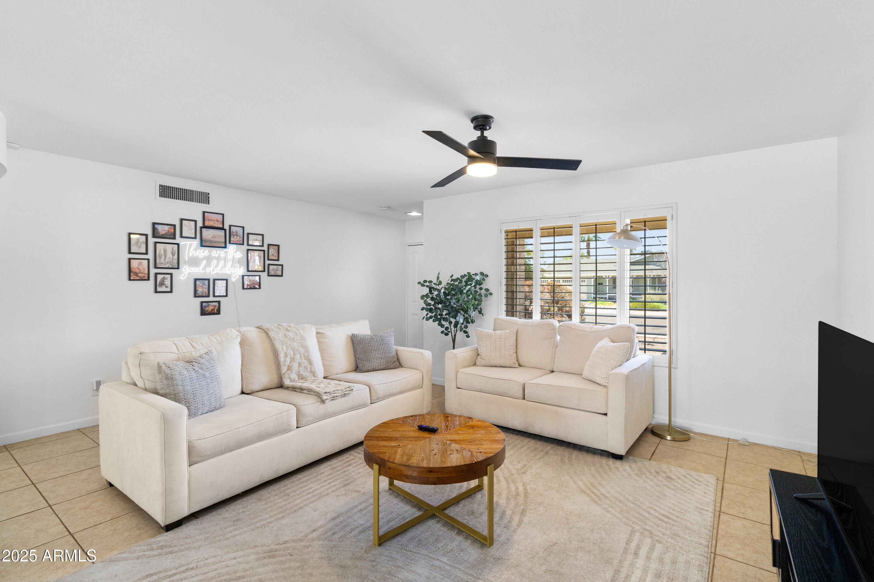 2122 E Palmcroft Drive