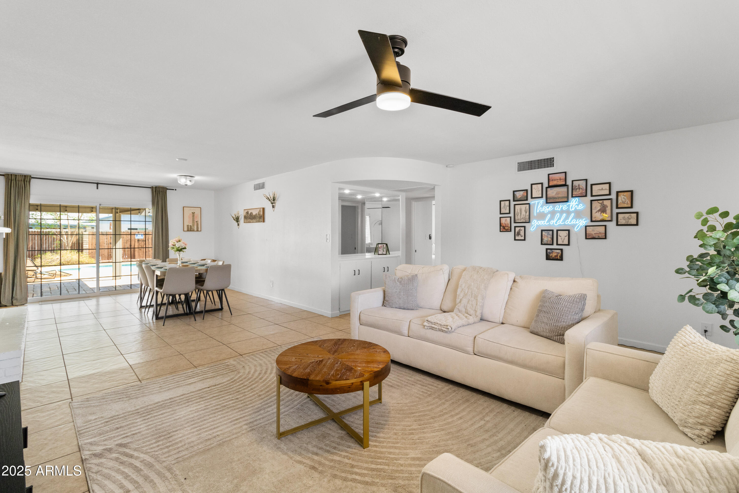 2122 E Palmcroft Drive