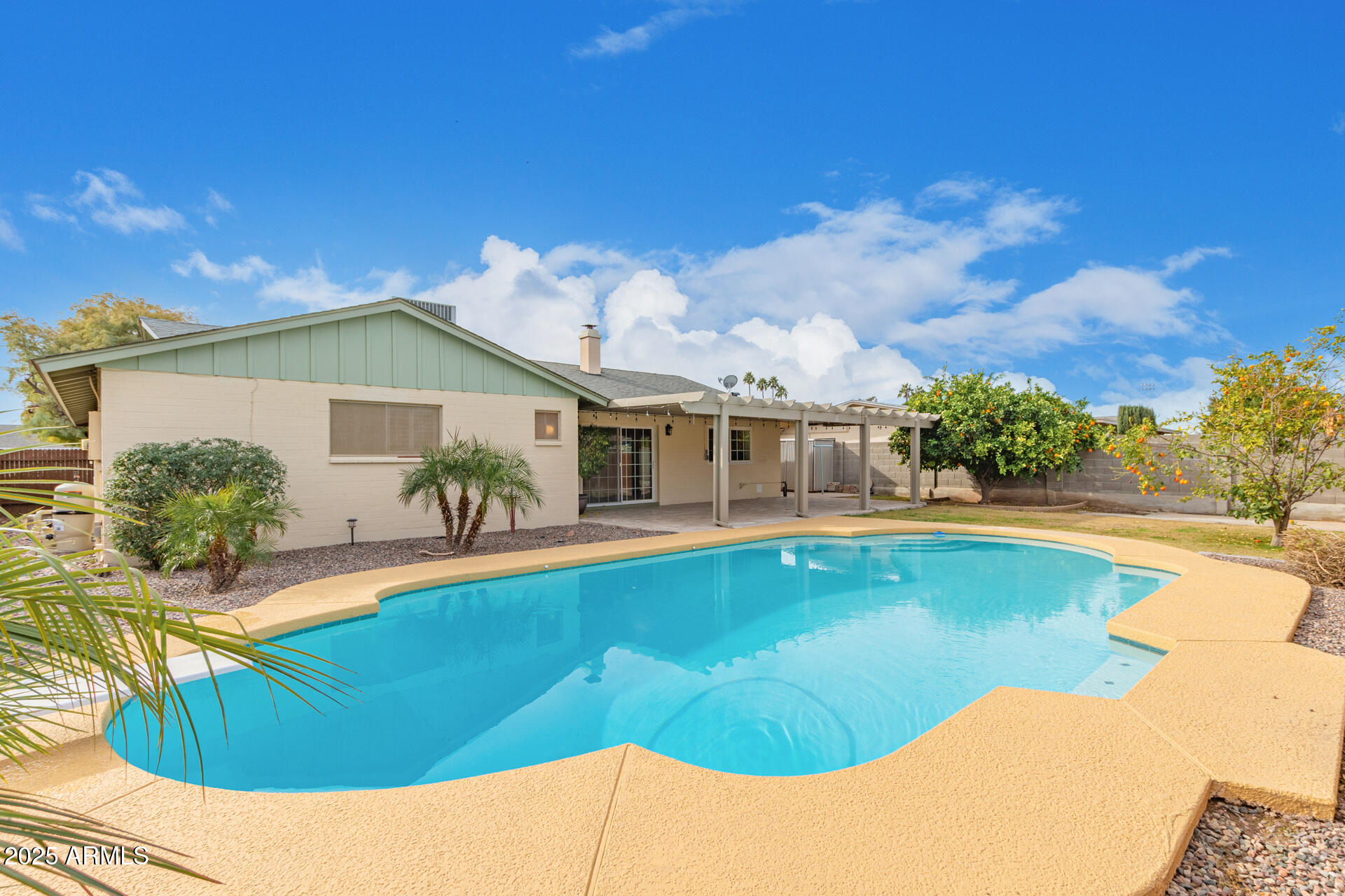 2122 E Palmcroft Drive