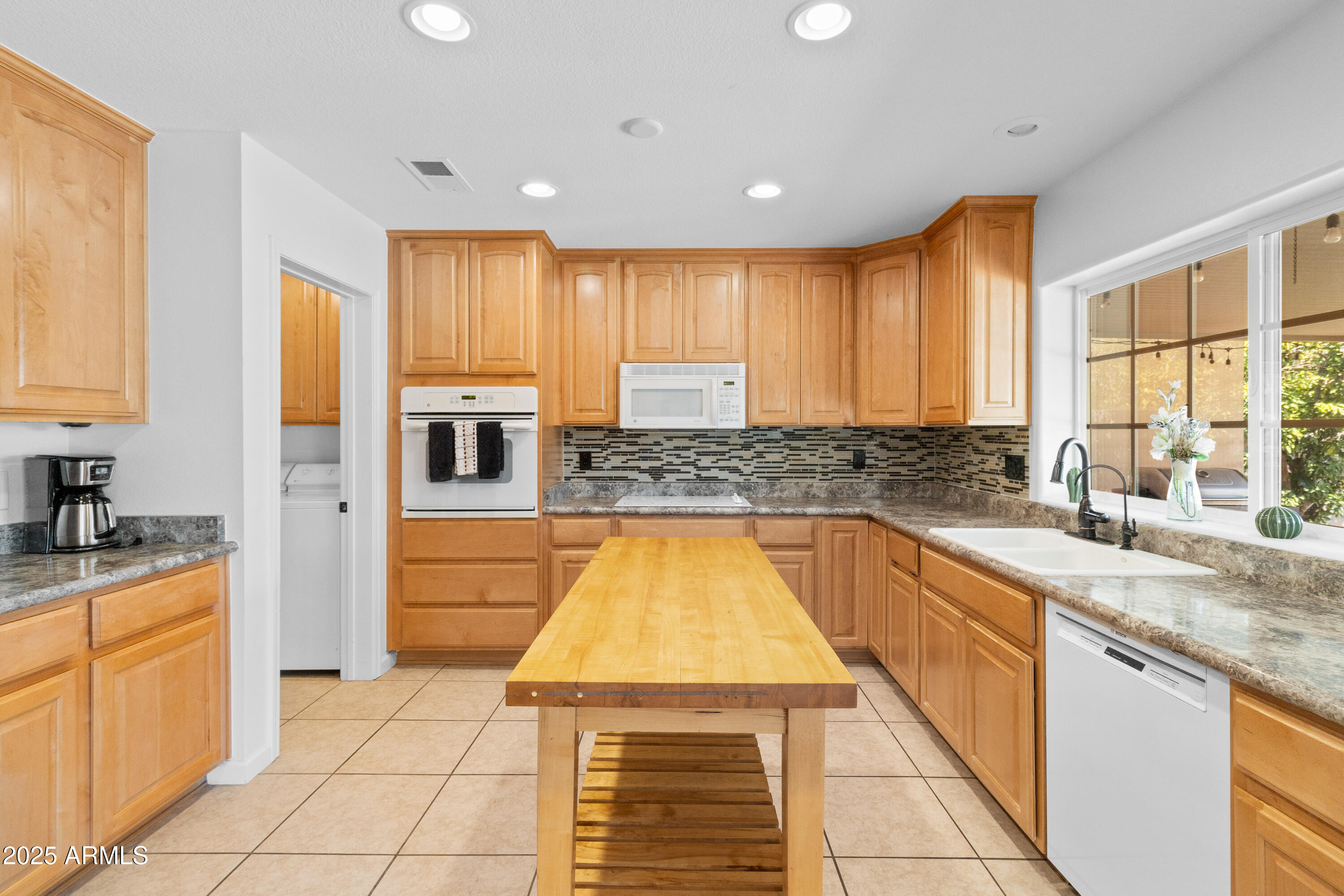 2122 E Palmcroft Drive