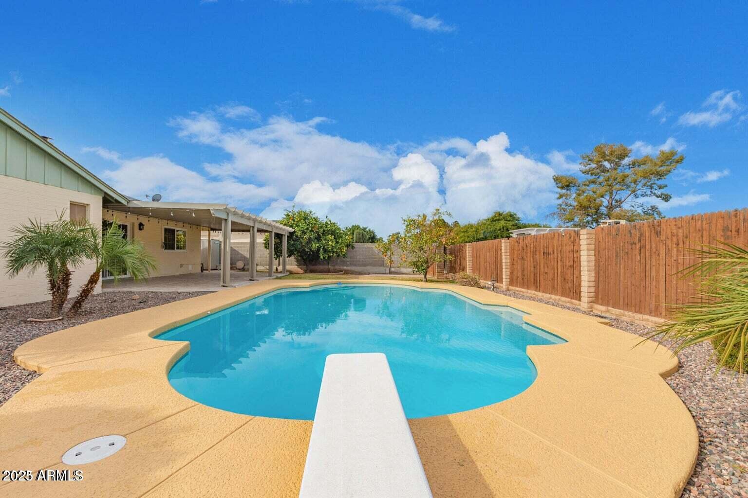 2122 E Palmcroft Drive