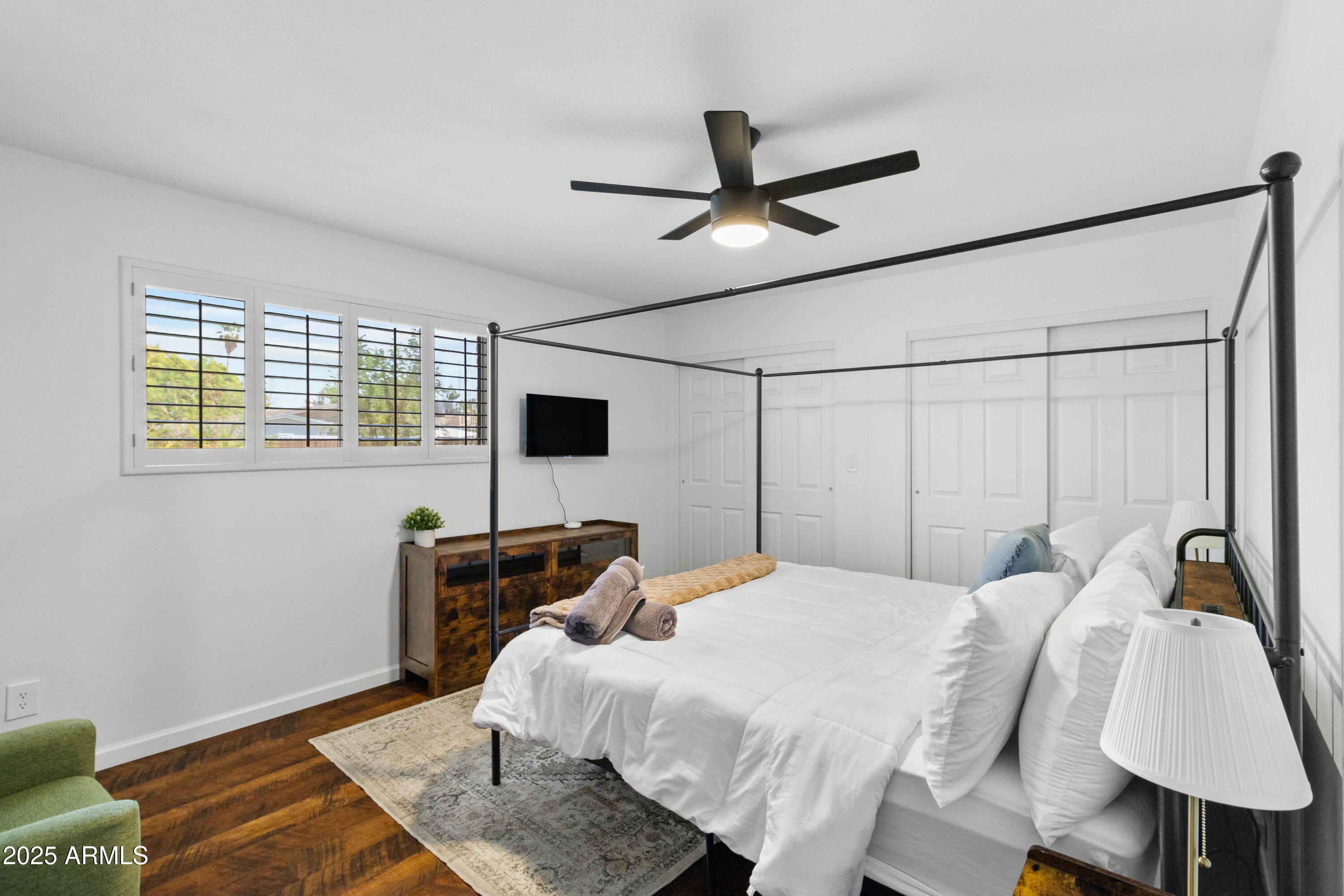 2122 E Palmcroft Drive