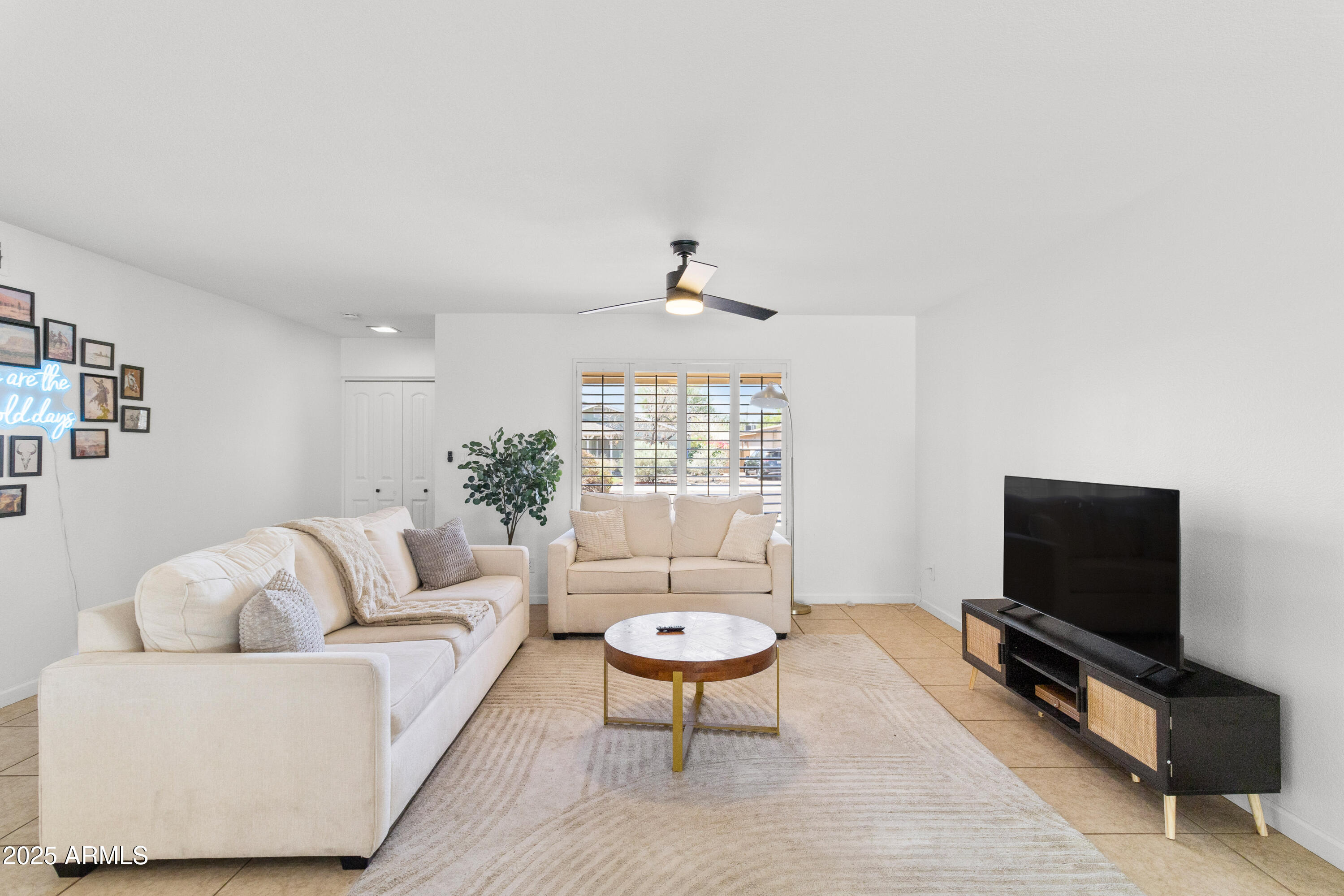 2122 E Palmcroft Drive