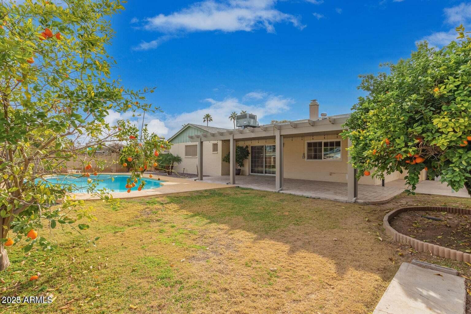 2122 E Palmcroft Drive