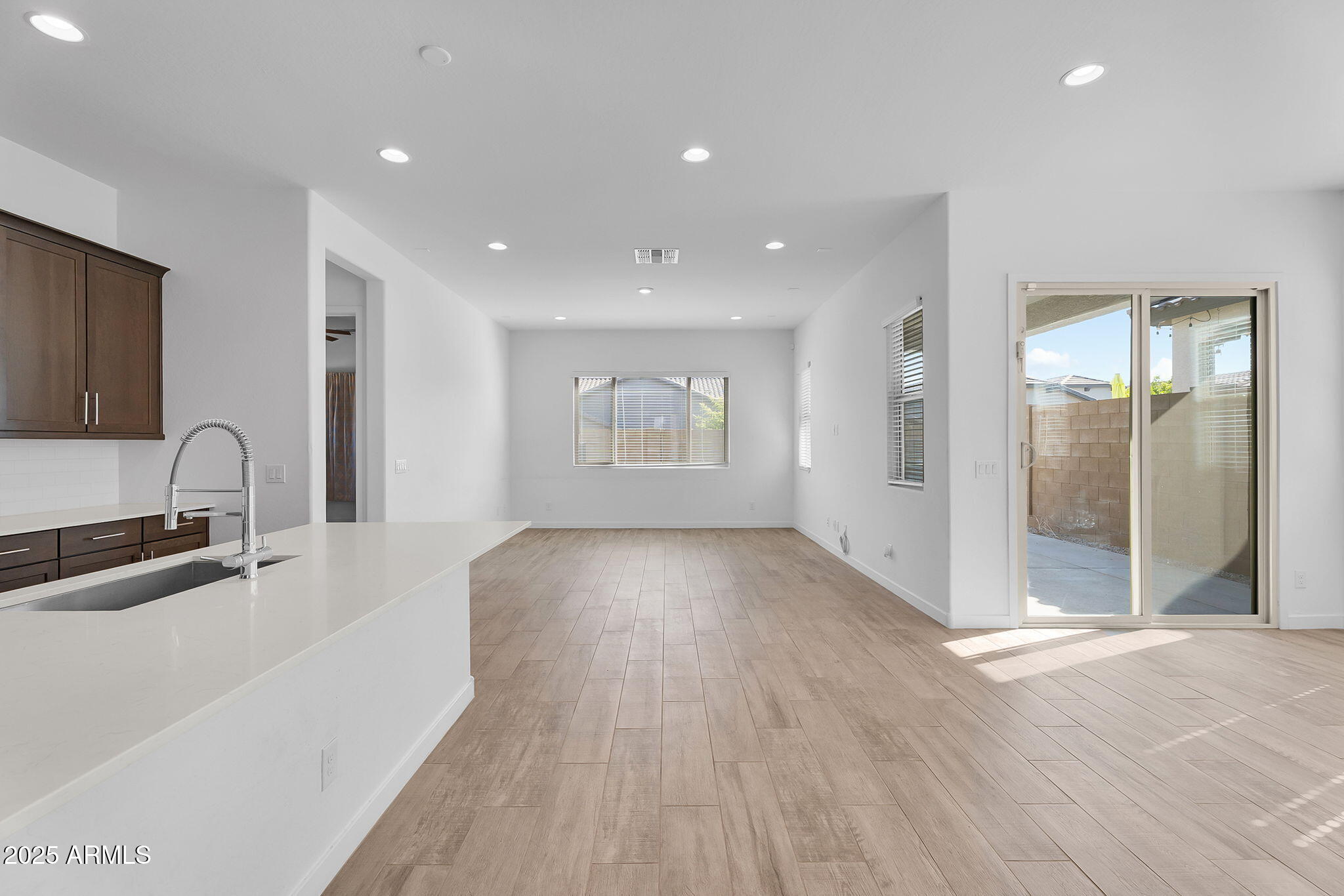 19027 W SIERRA Street