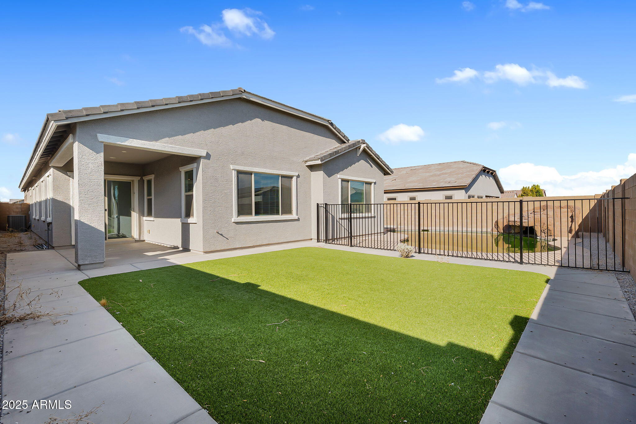 19027 W SIERRA Street