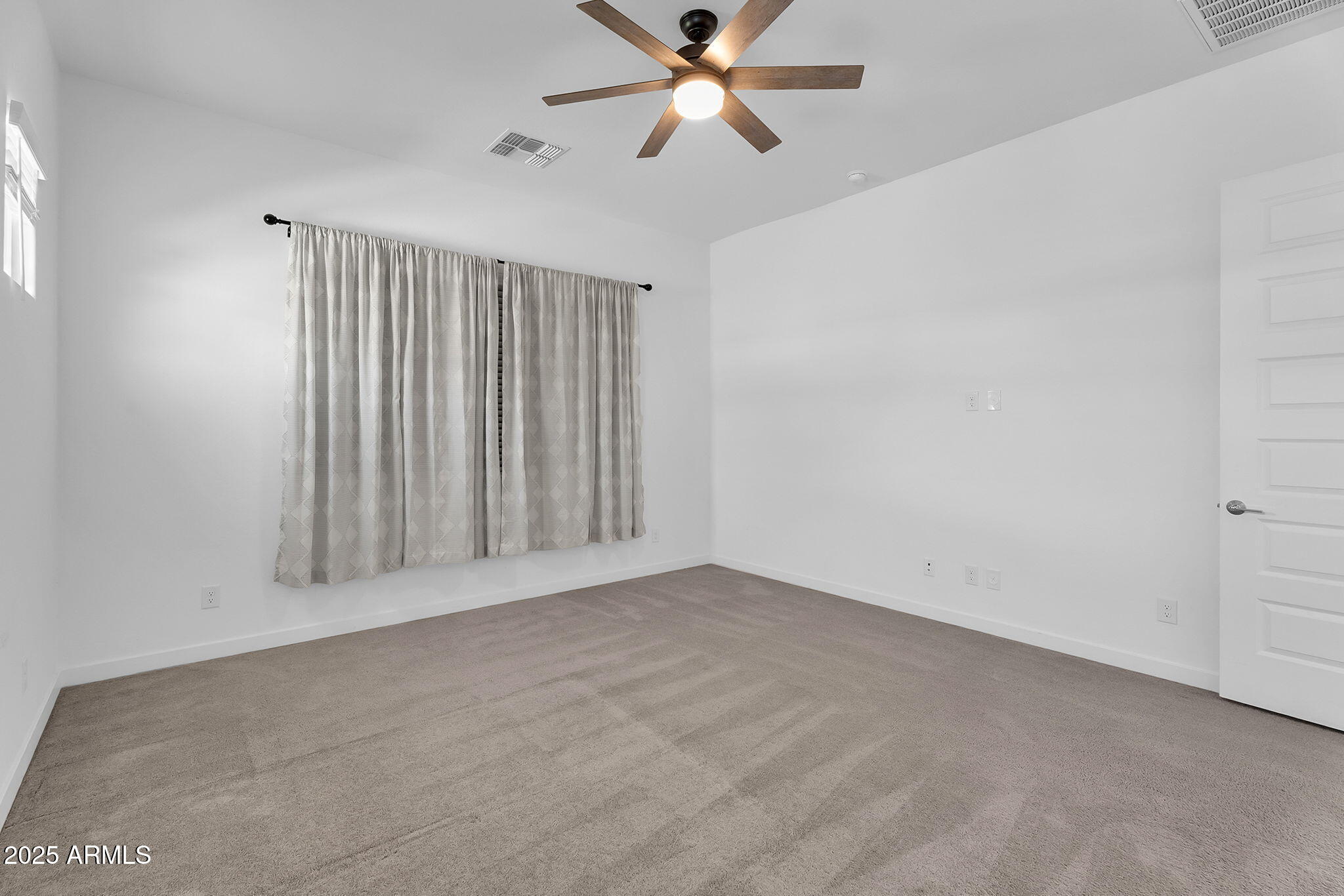 19027 W SIERRA Street