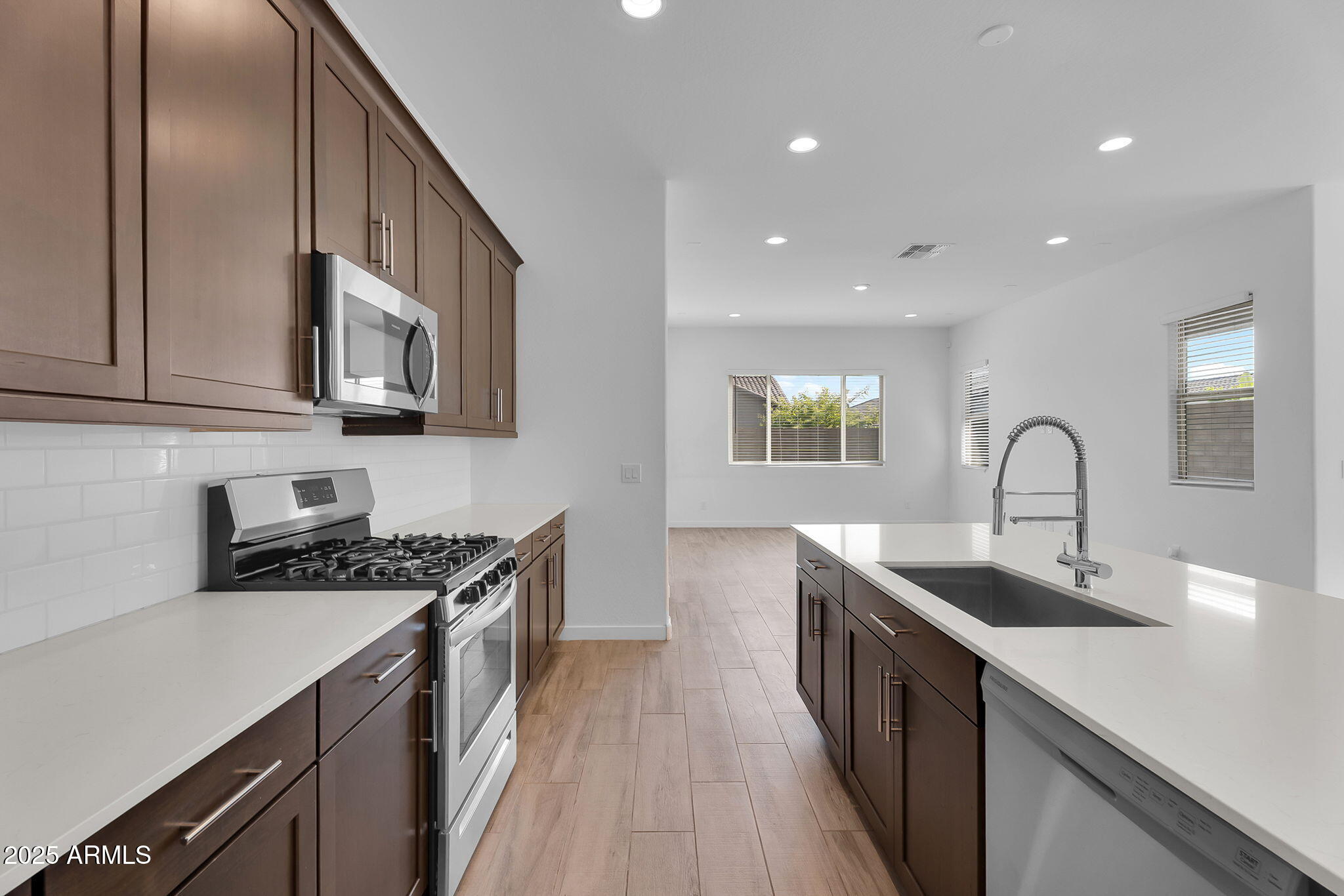 19027 W SIERRA Street