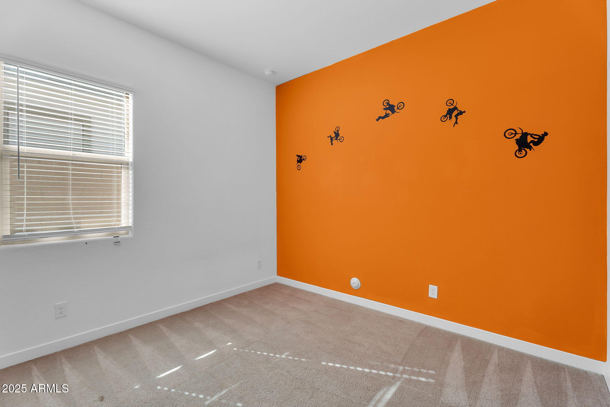 19027 W SIERRA Street