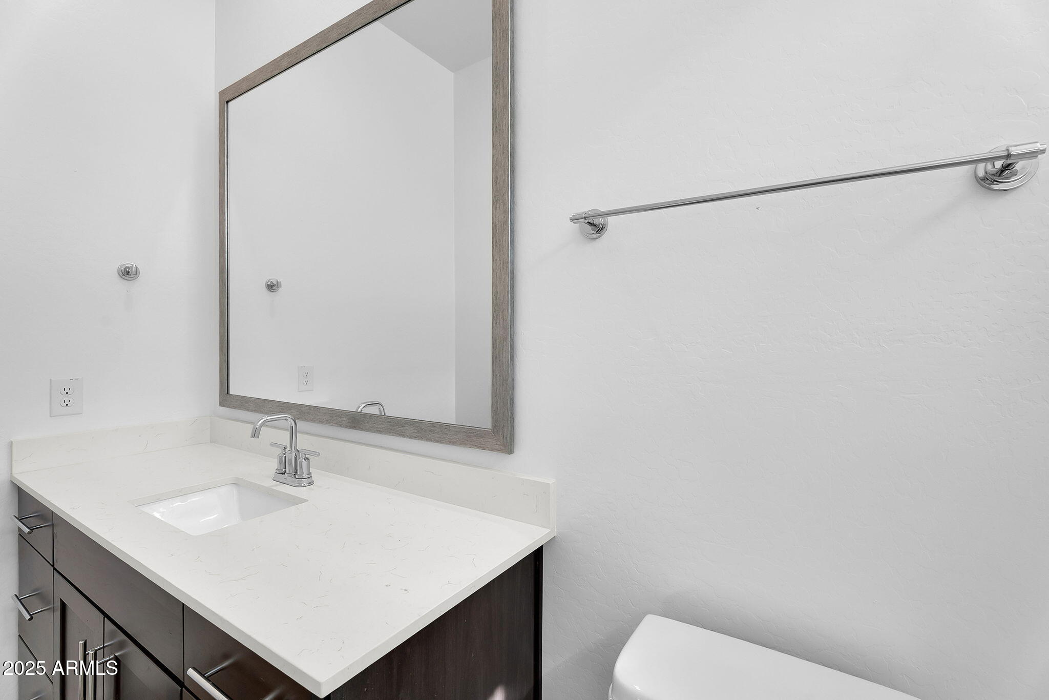 19027 W SIERRA Street