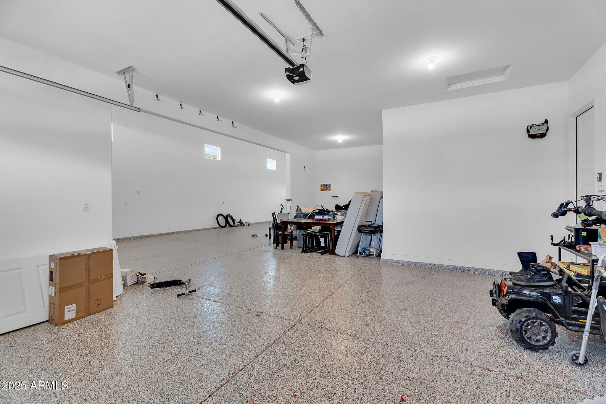 19027 W SIERRA Street