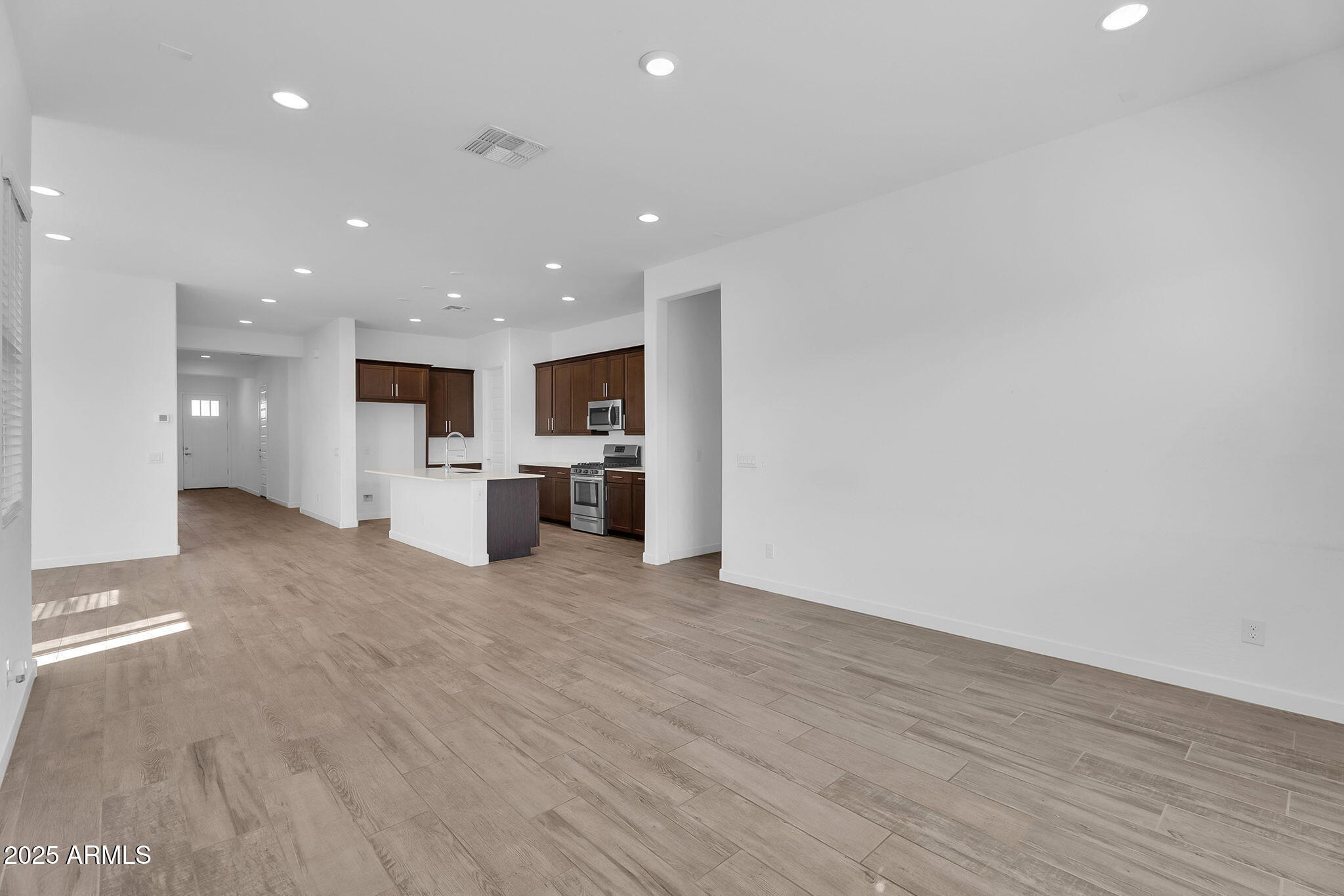 19027 W SIERRA Street