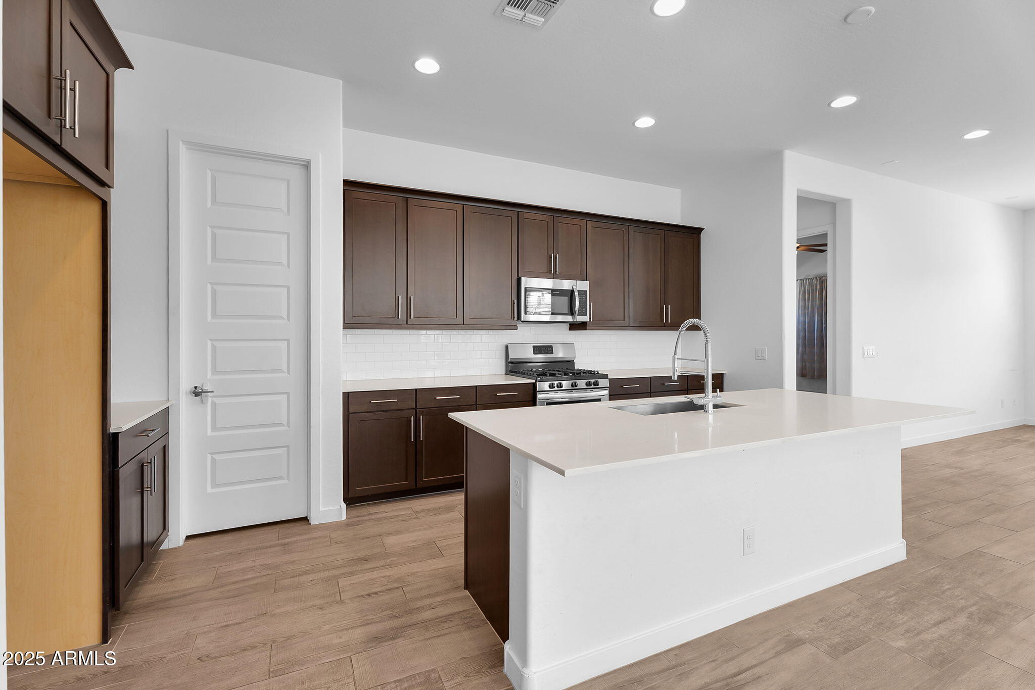 19027 W SIERRA Street