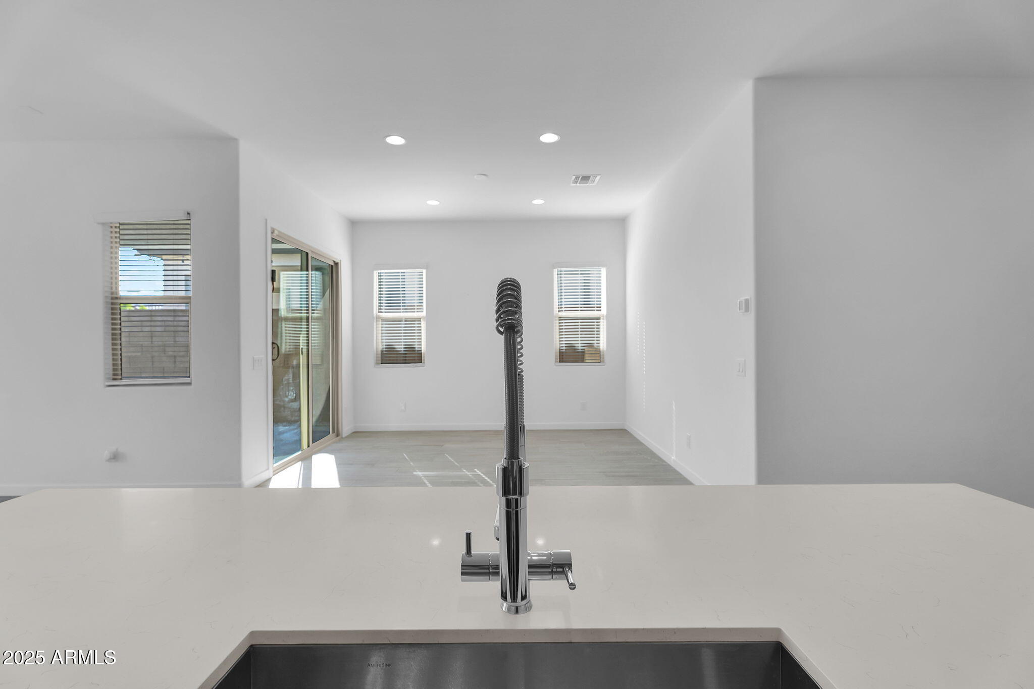 19027 W SIERRA Street