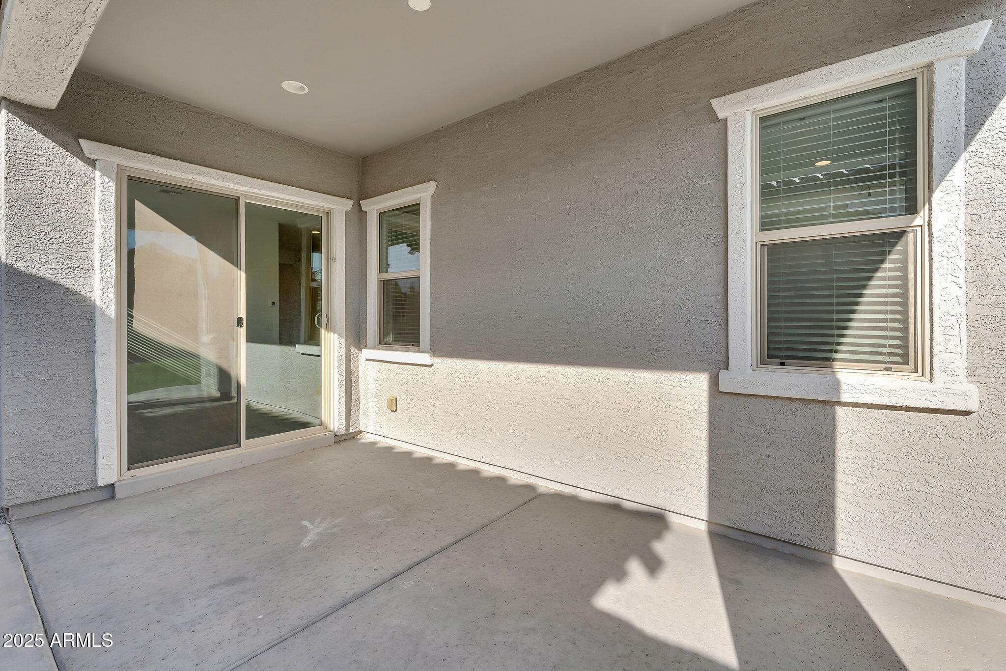 19027 W SIERRA Street