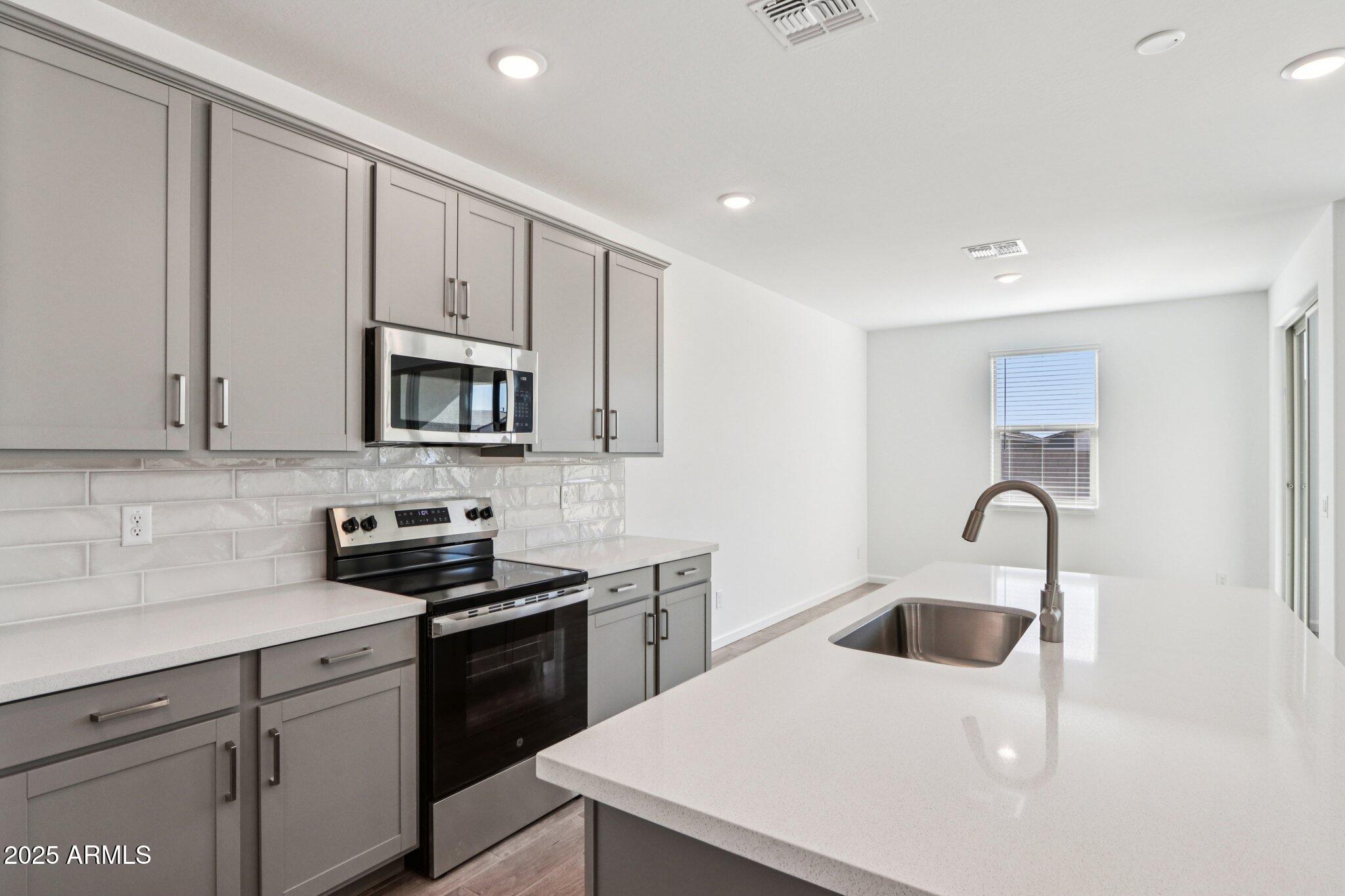 15735 W CAMDEN Avenue