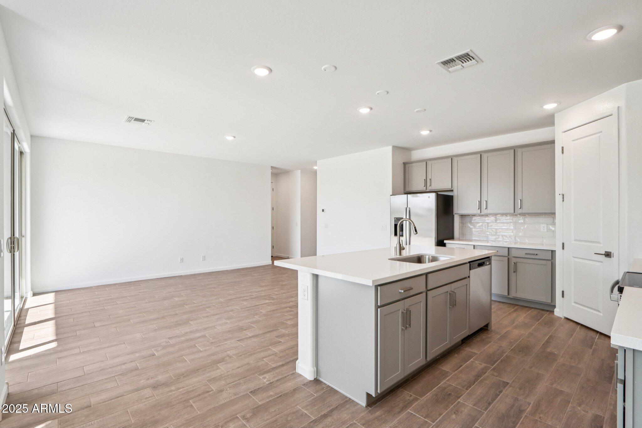 15735 W CAMDEN Avenue