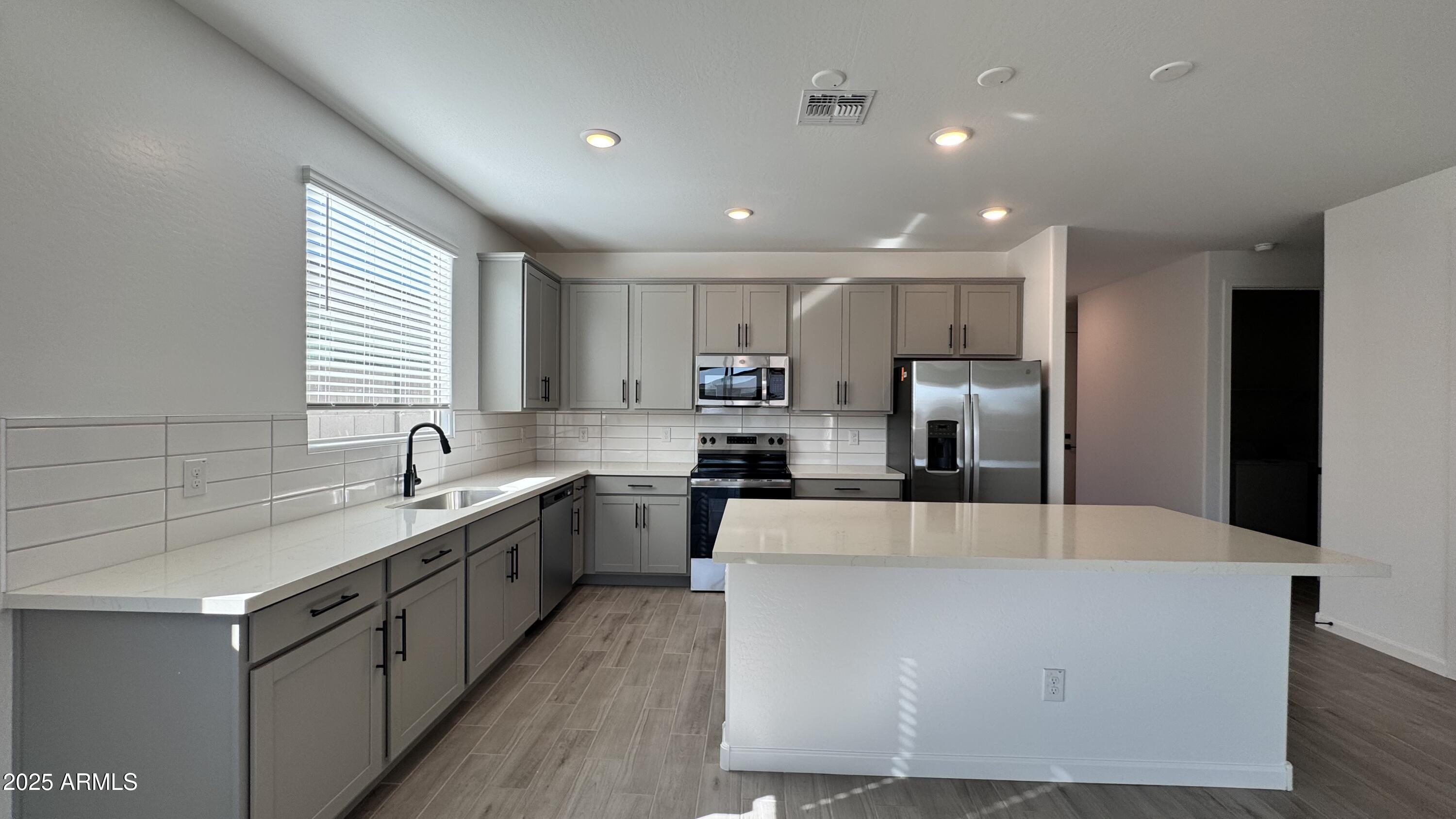 15751 W CAMDEN Avenue