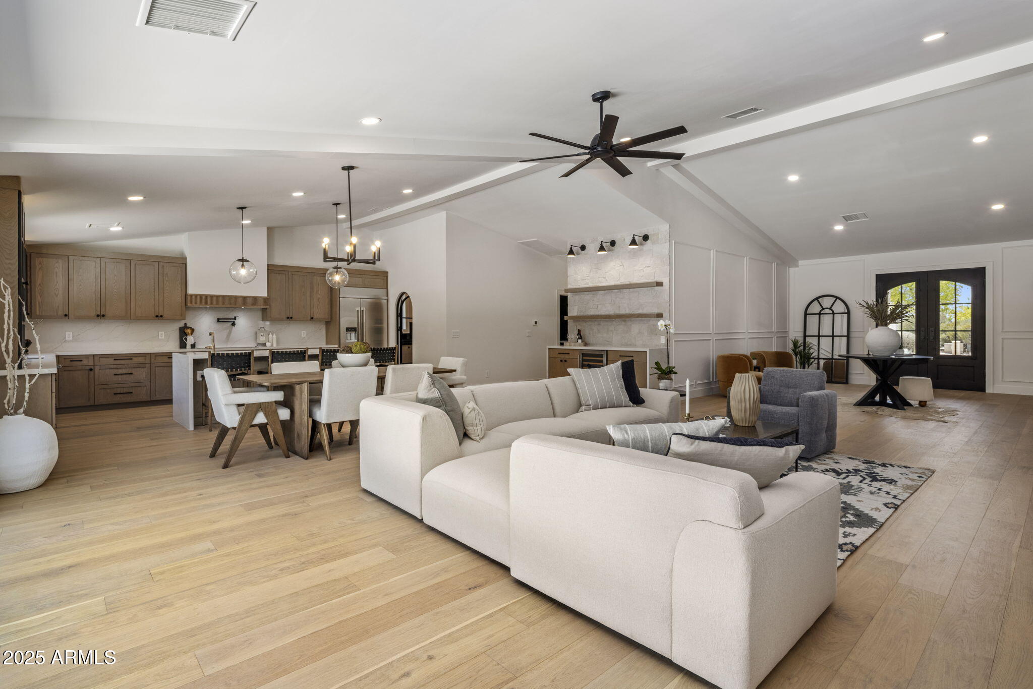 7528 E WINDROSE Drive