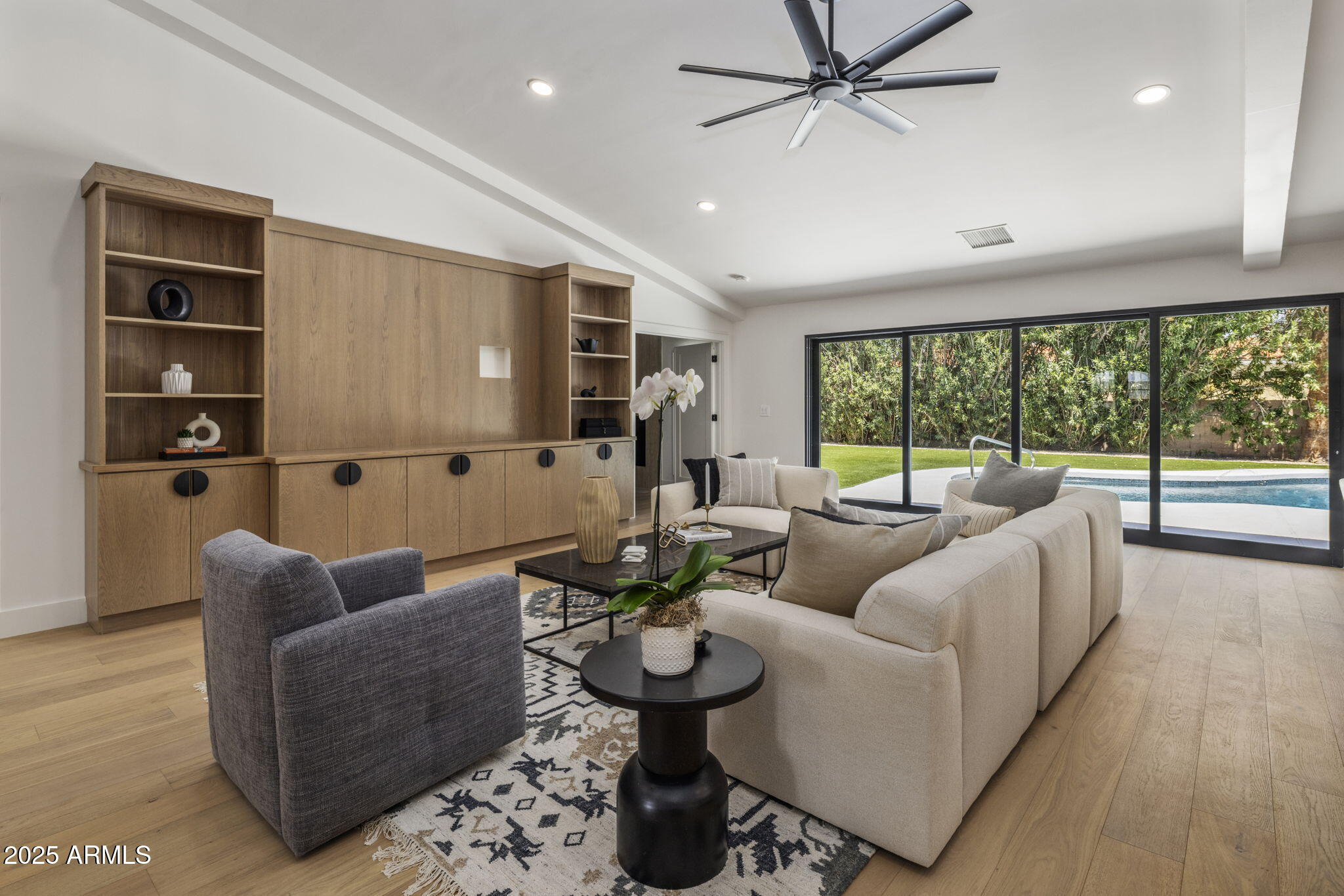 7528 E WINDROSE Drive