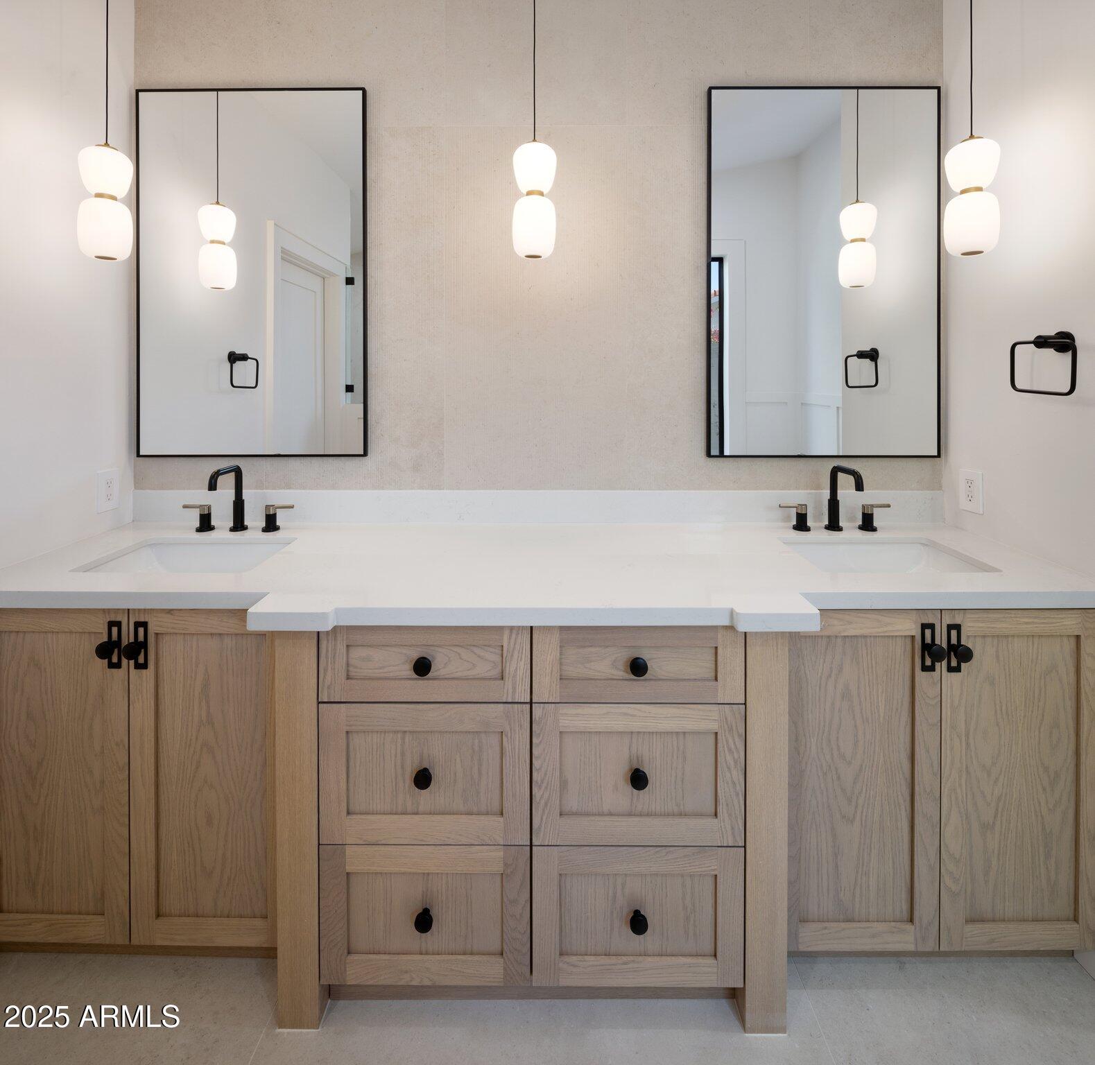 7528 E WINDROSE Drive