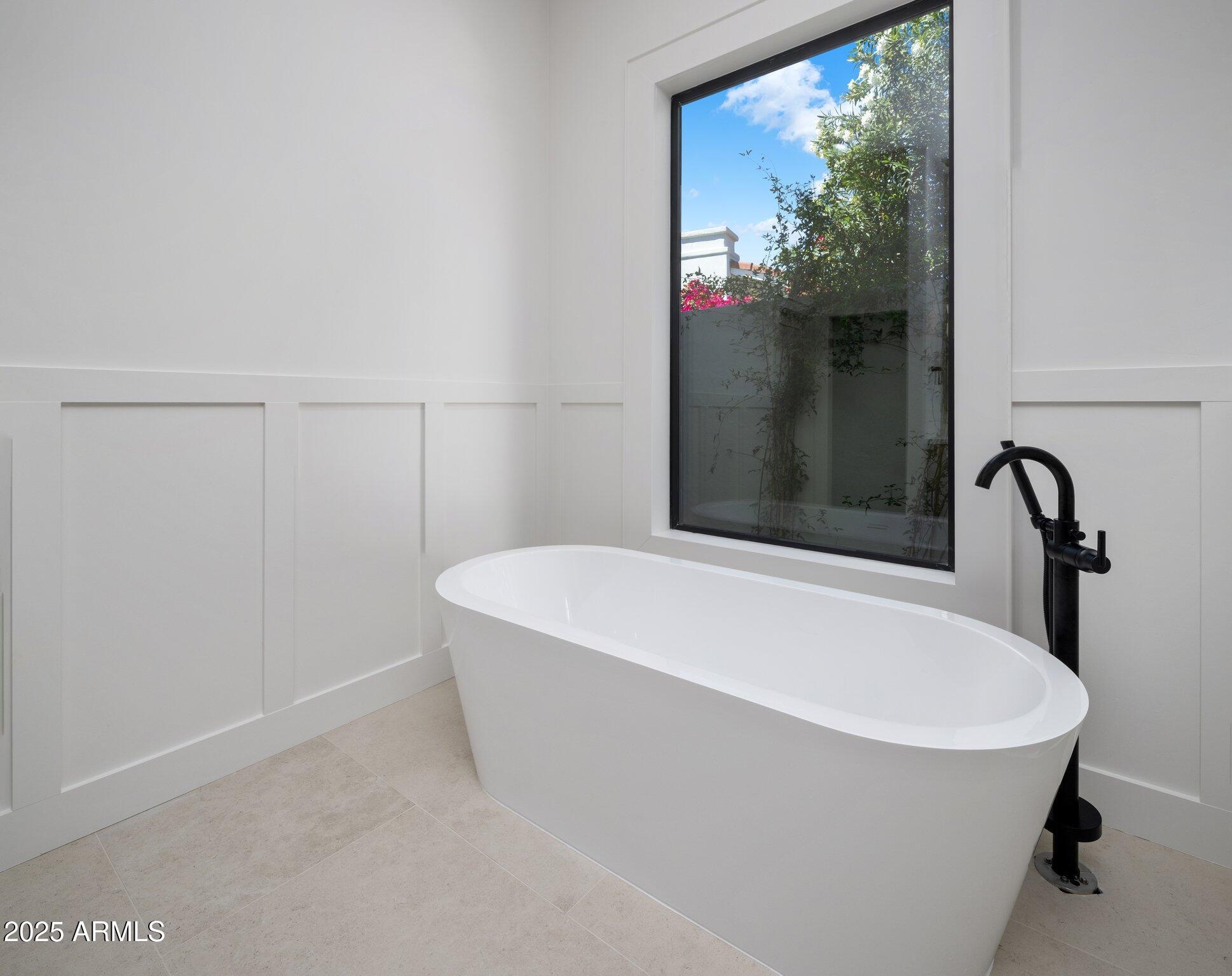 7528 E WINDROSE Drive